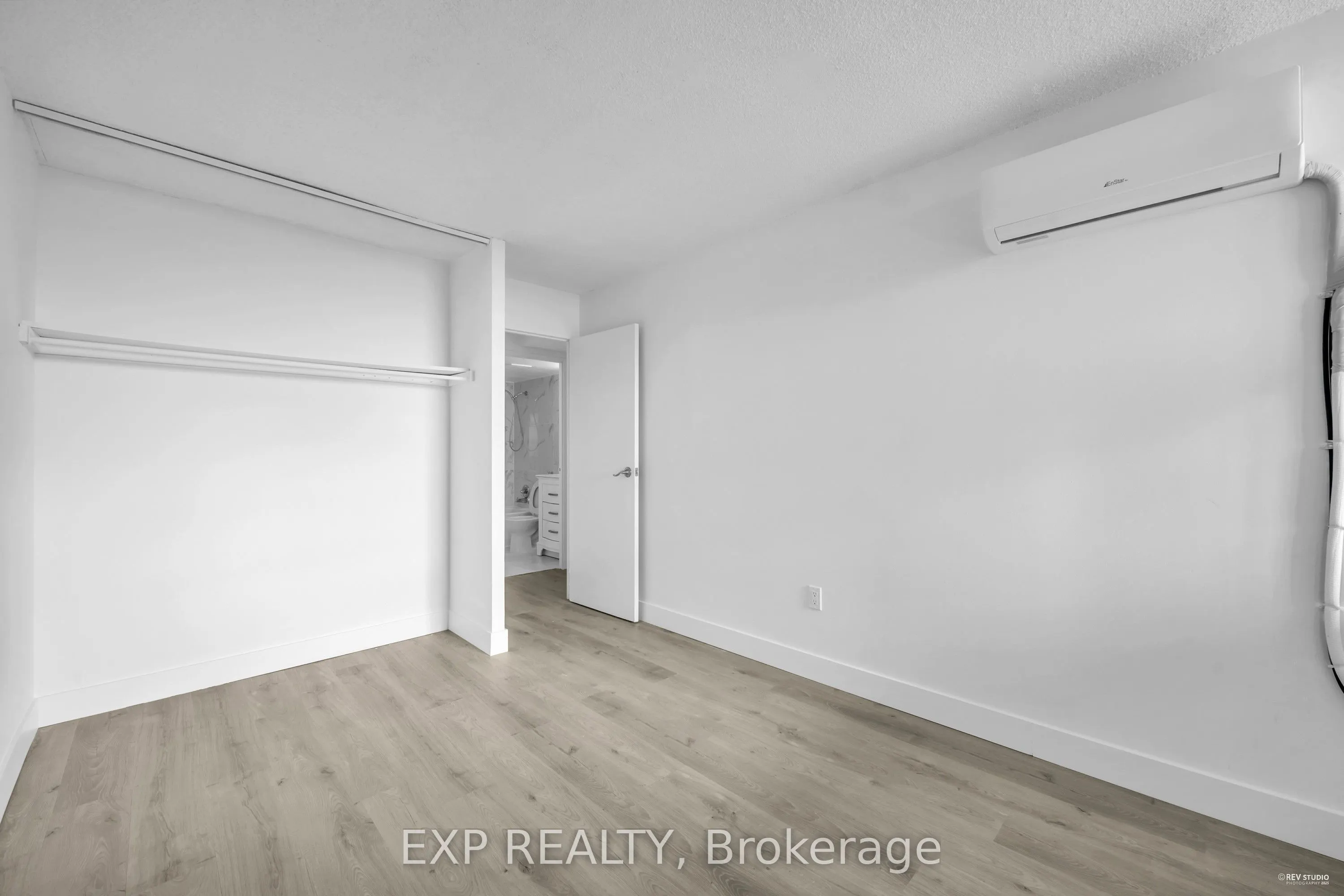 45 Sunrise Avenue, #907
