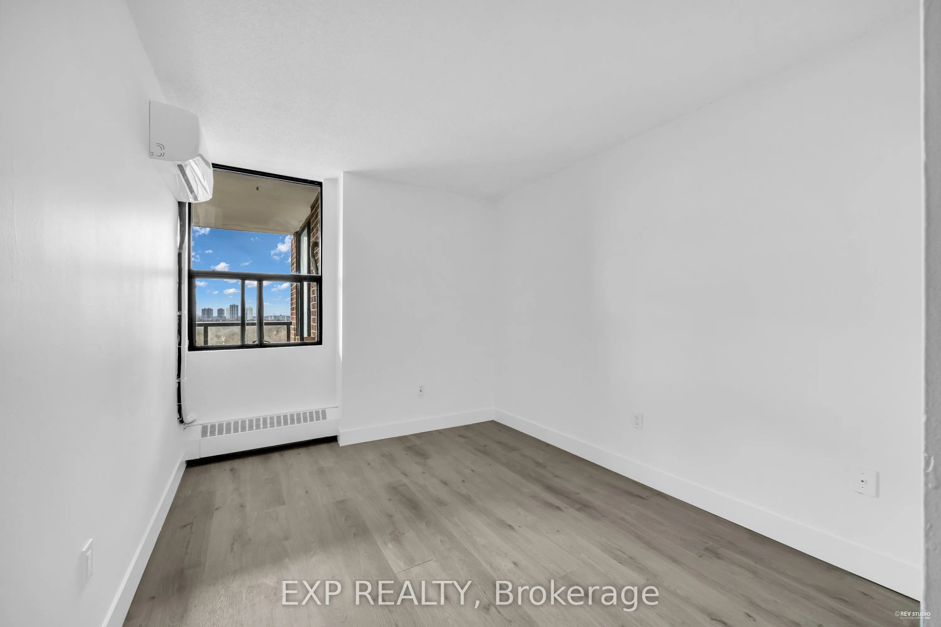 45 Sunrise Avenue, #907