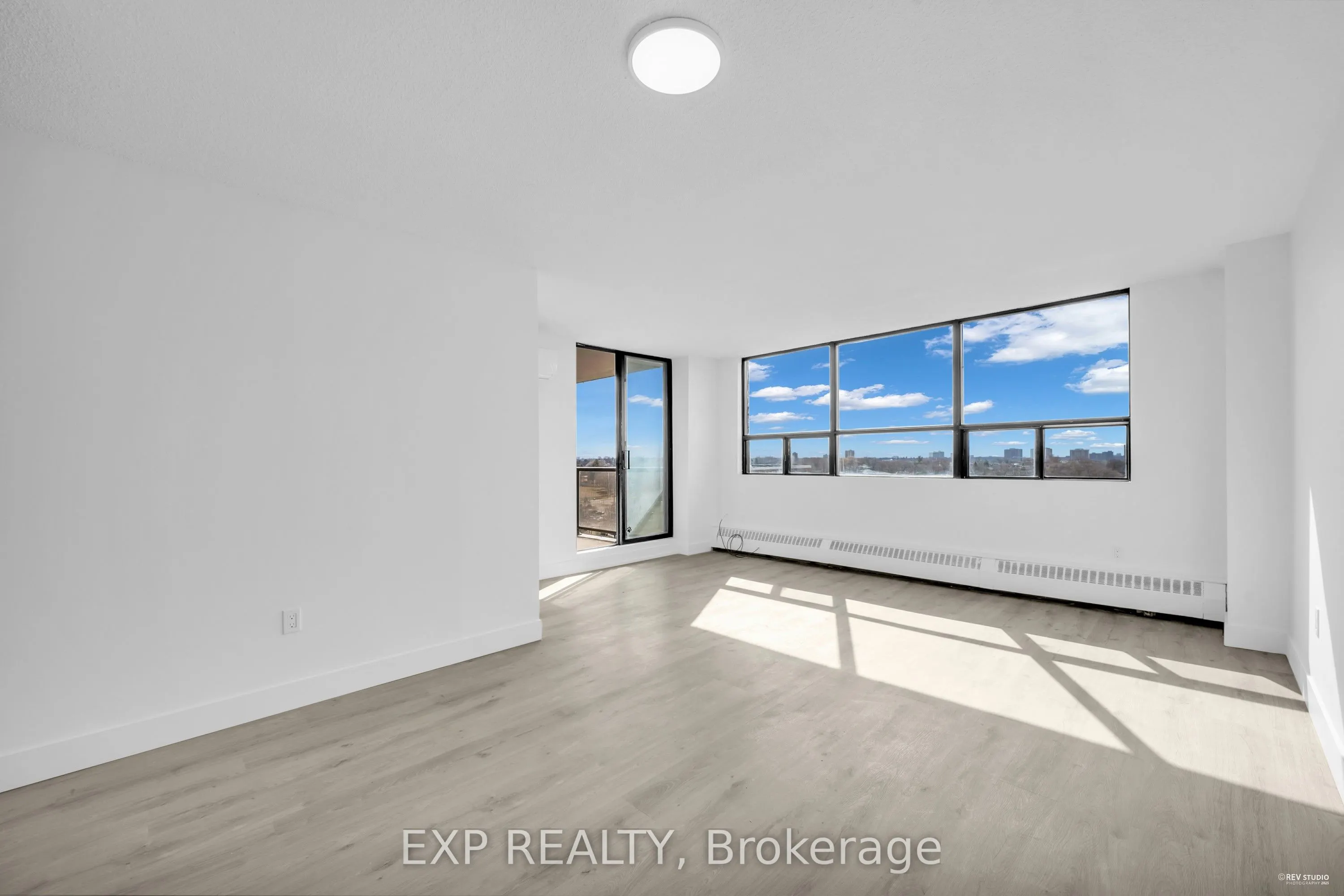 45 Sunrise Avenue, #907