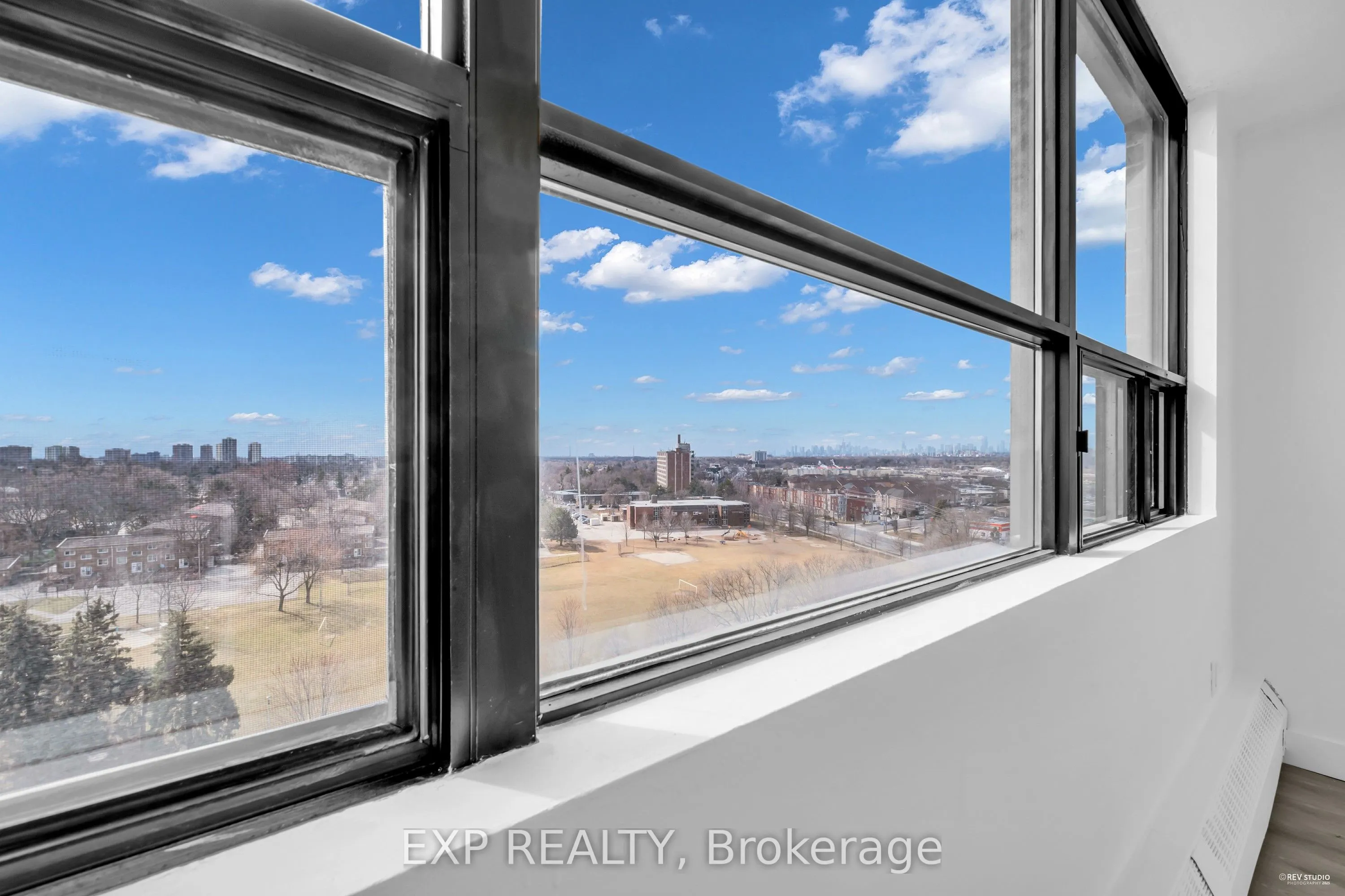 45 Sunrise Avenue, #907