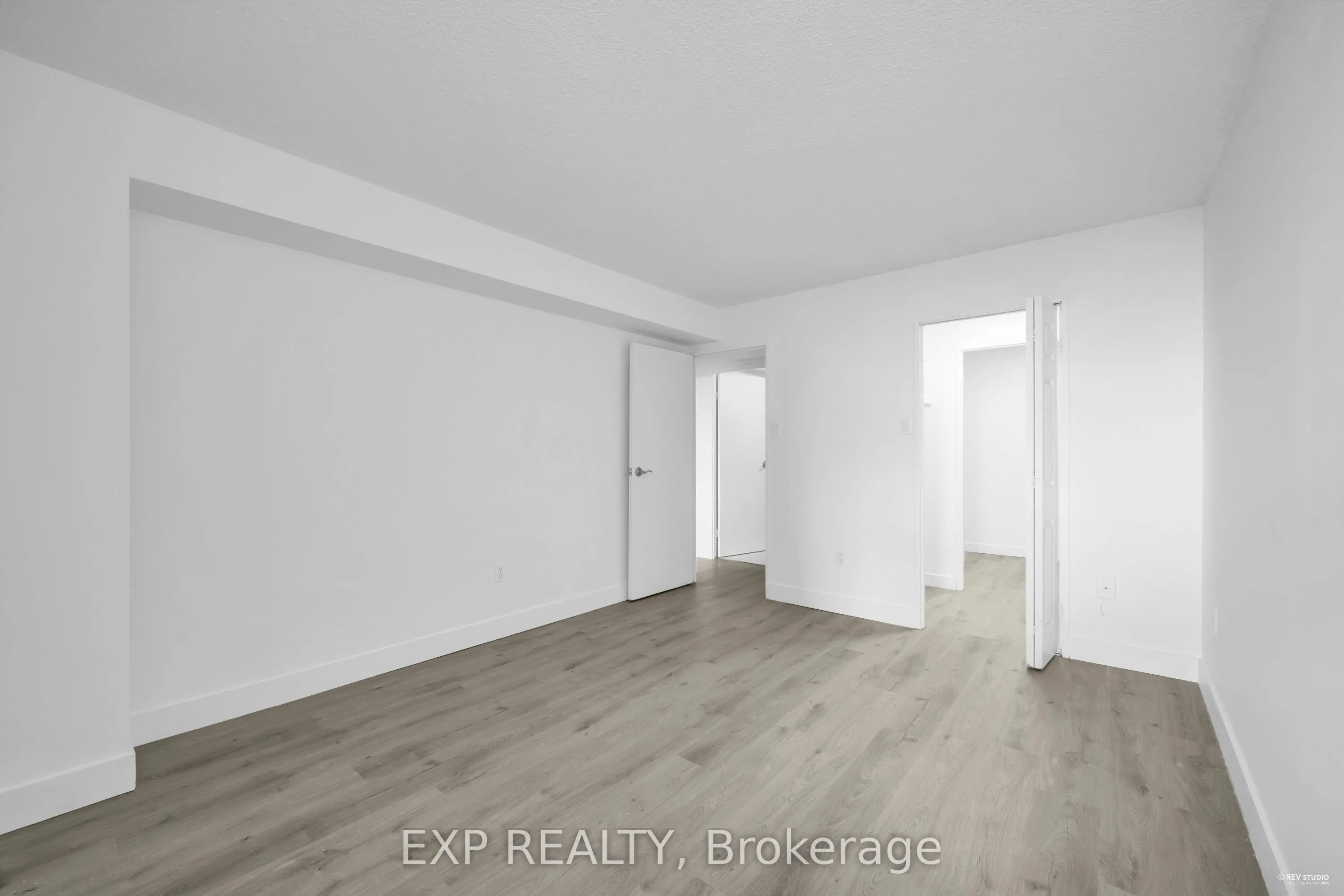 45 Sunrise Avenue, #907