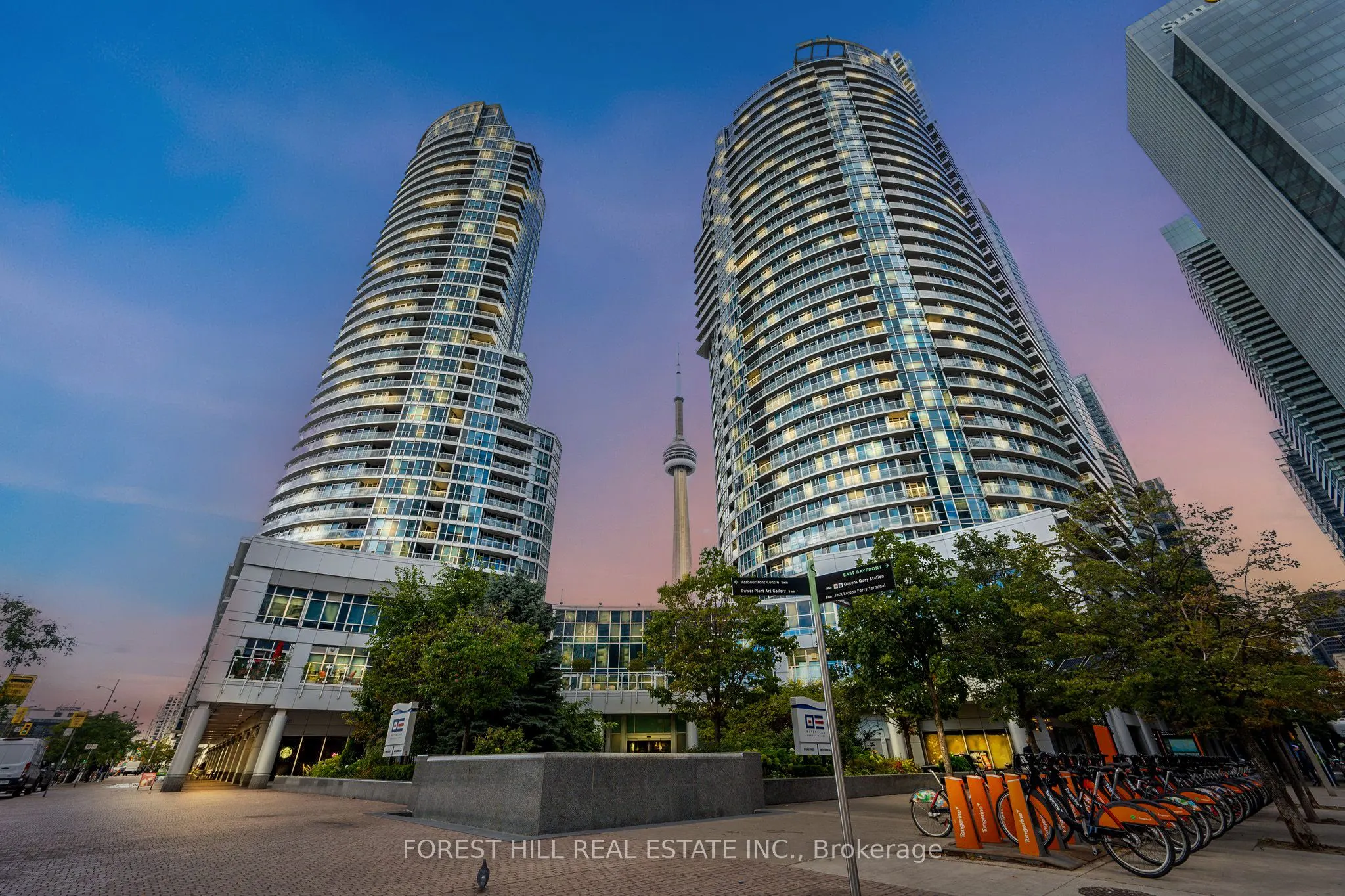 208 Queens Quay Boulevard W, #3512