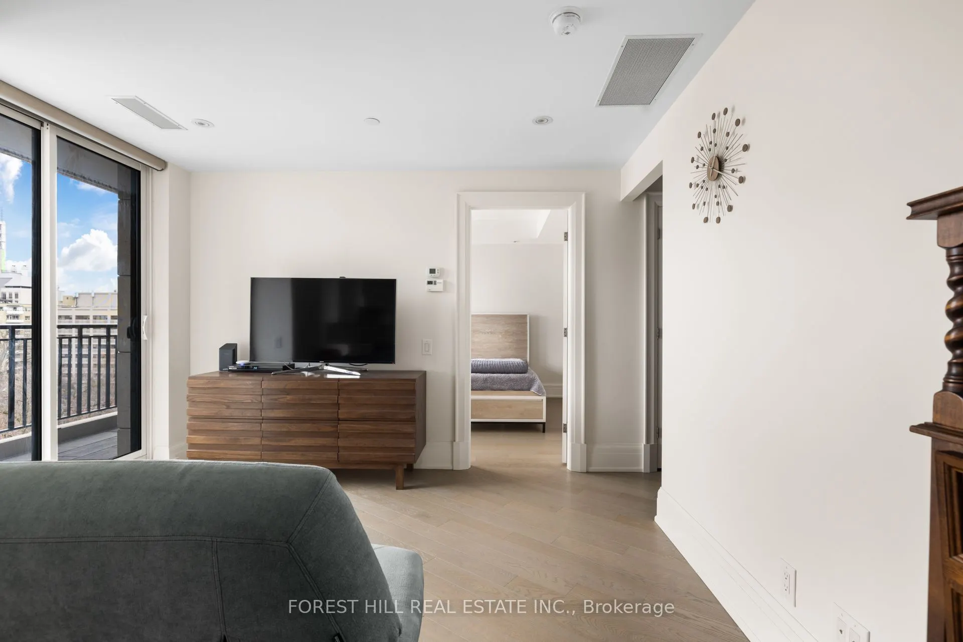 181 Davenport Road, #806
