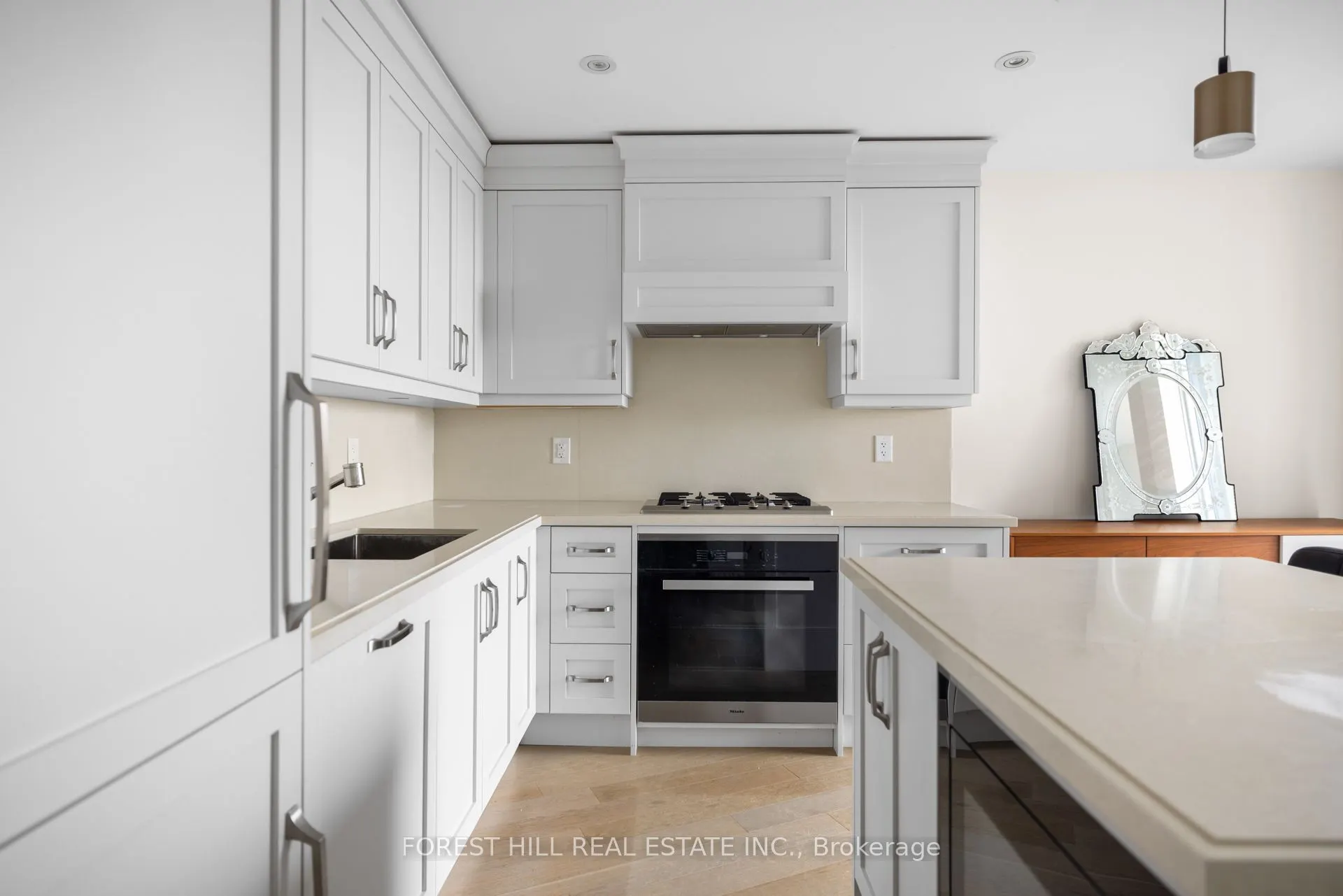 181 Davenport Road, #806