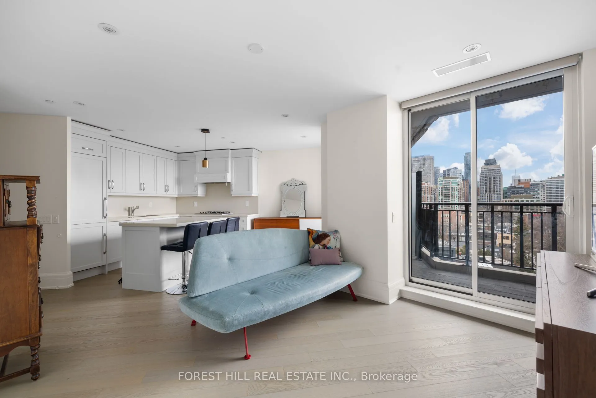 181 Davenport Road, #806