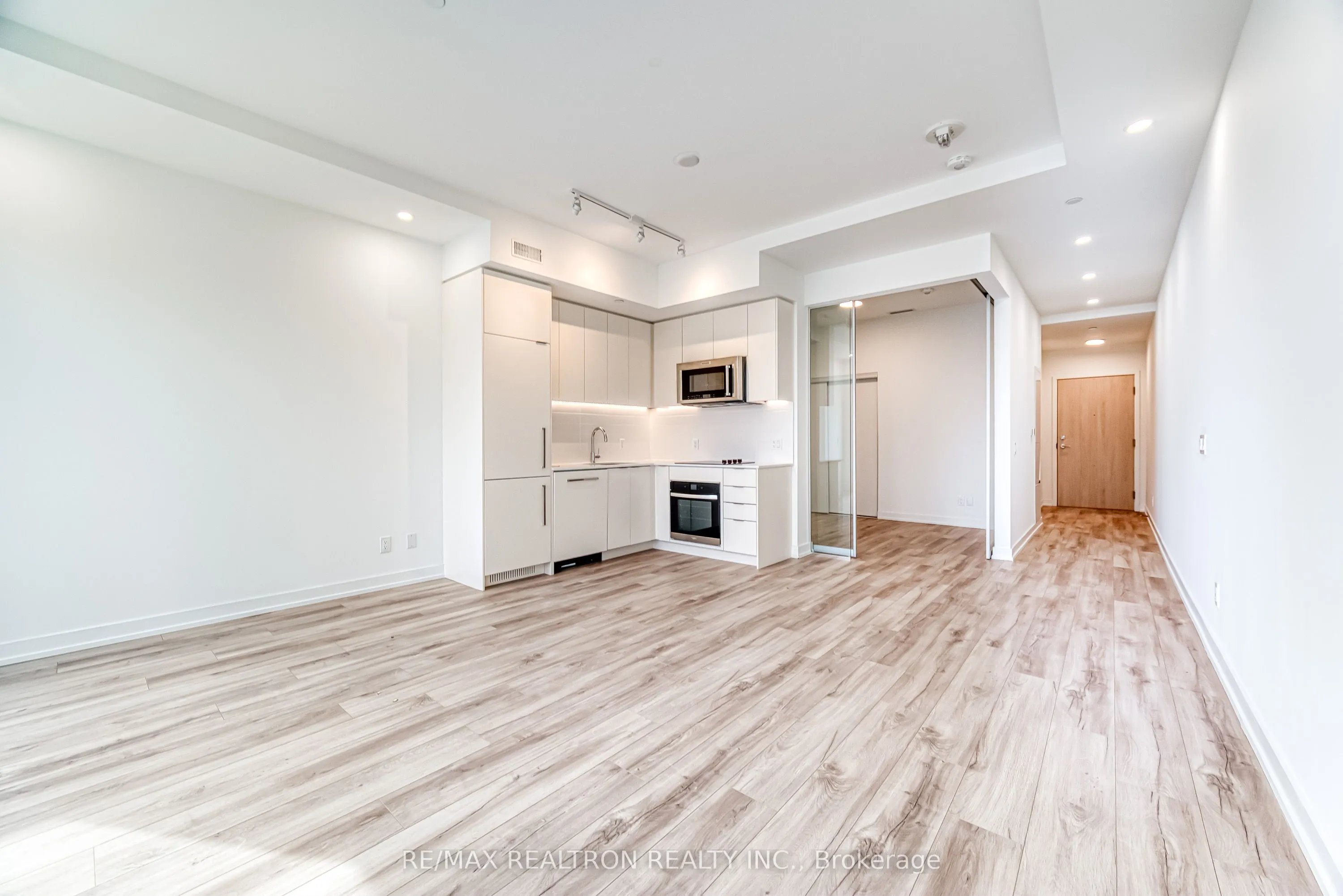 181 Sheppard Avenue E #211