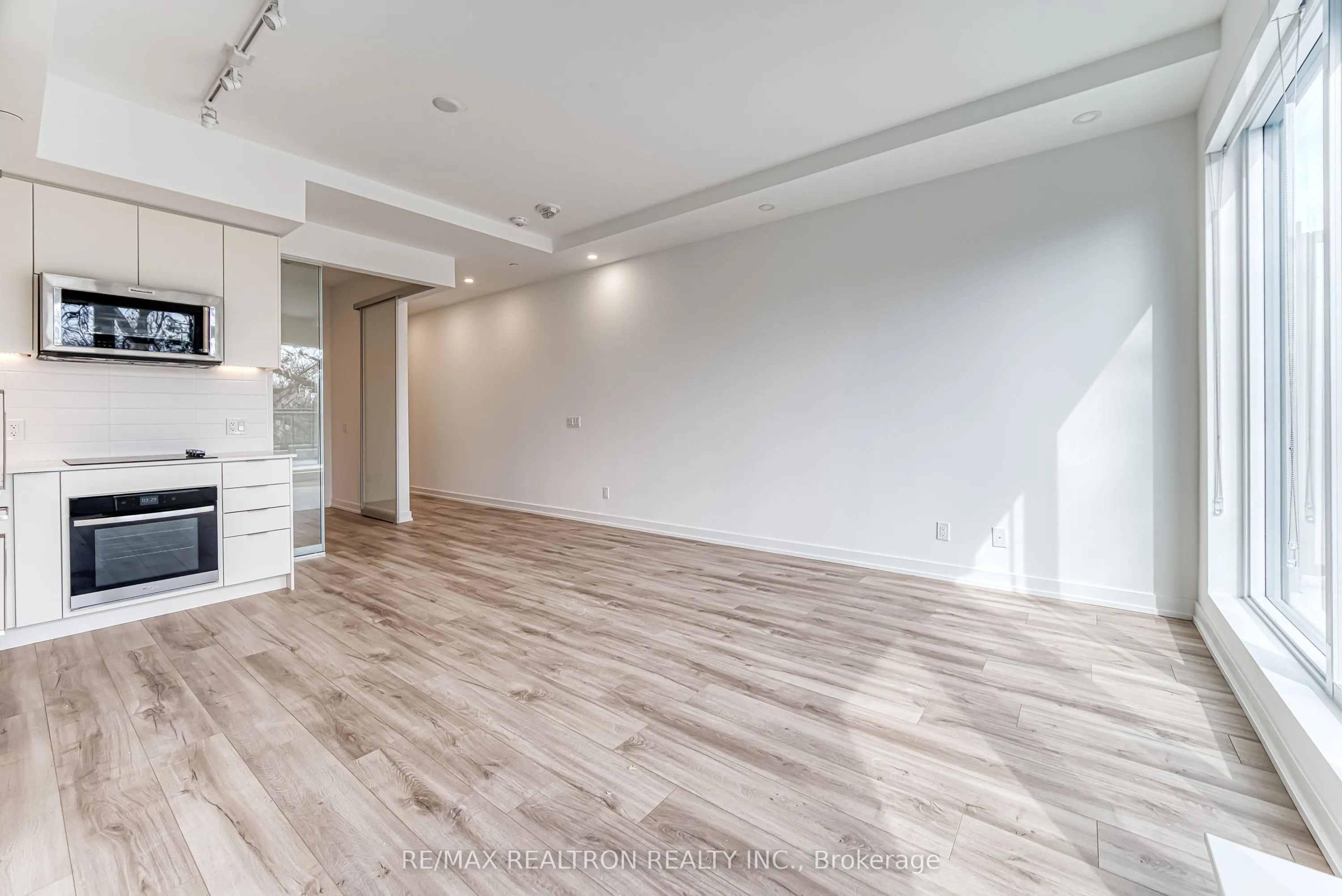181 Sheppard Avenue E #211