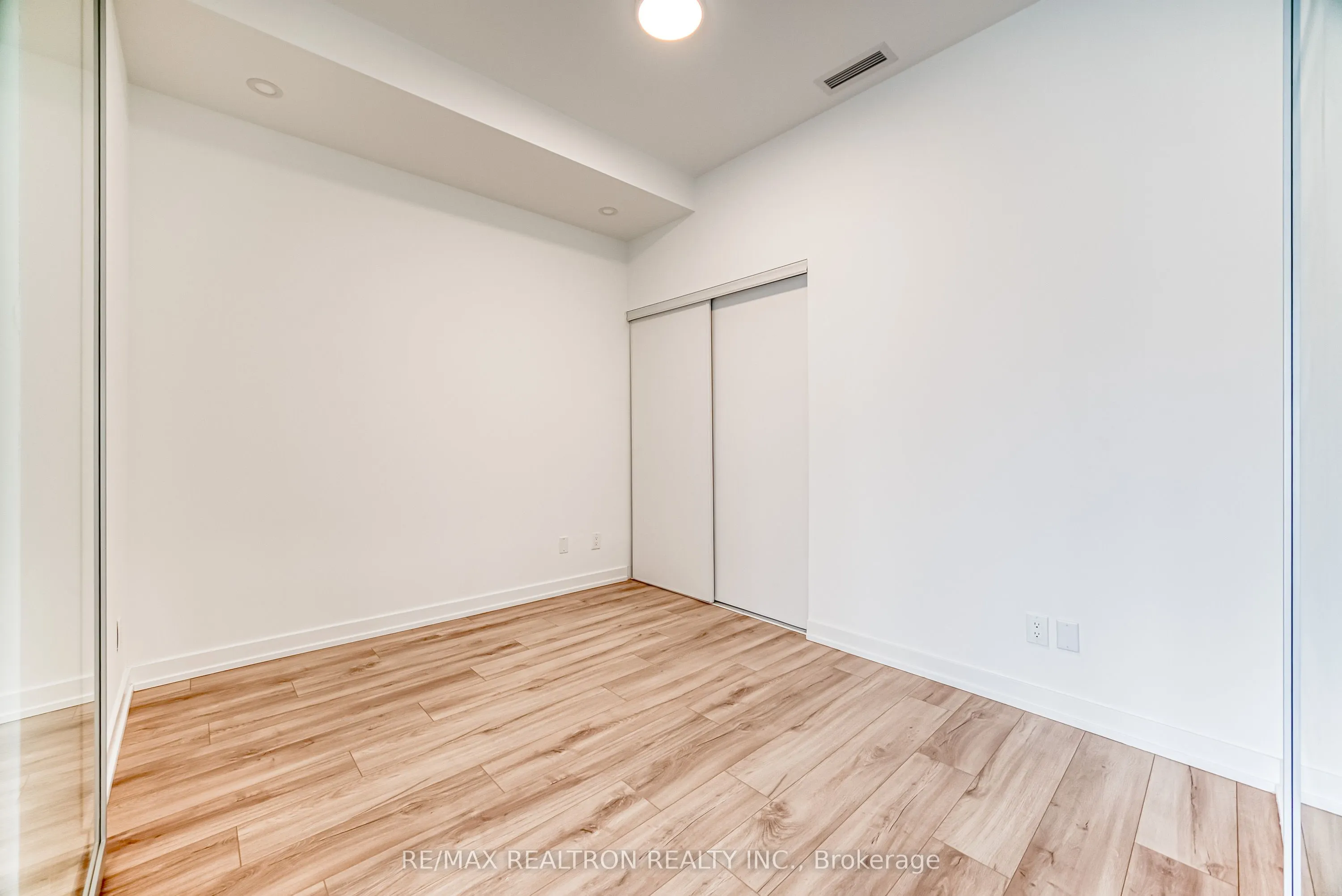 181 Sheppard Avenue E #211