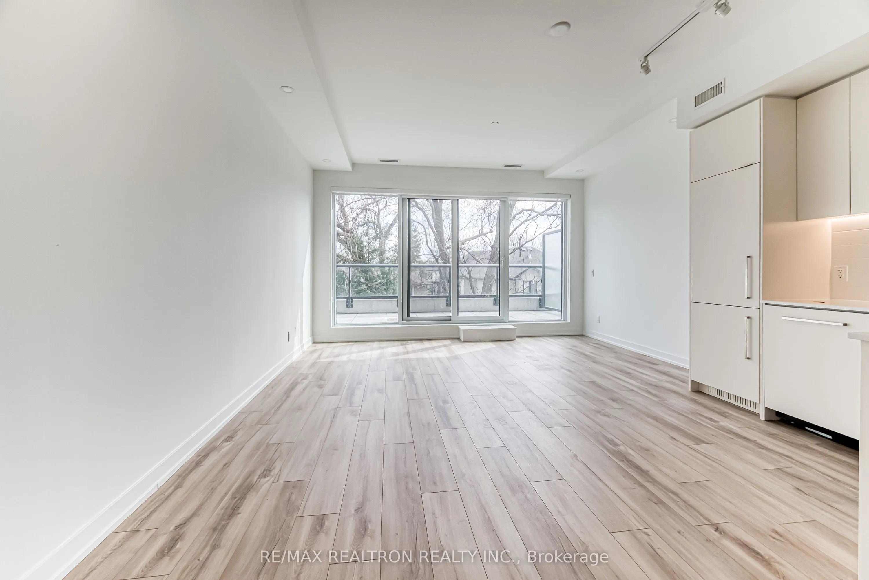 181 Sheppard Avenue E #211