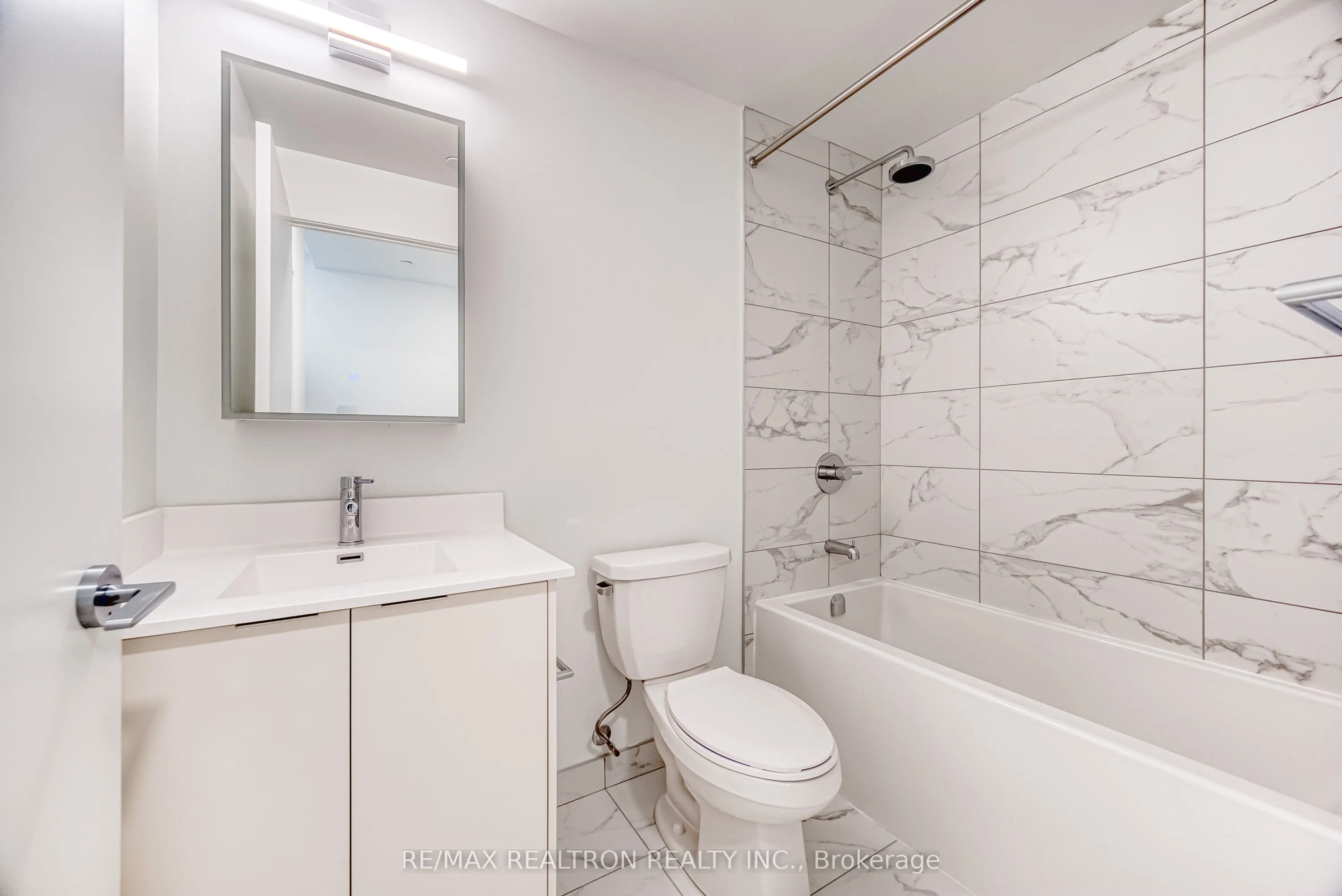 181 Sheppard Avenue E #211