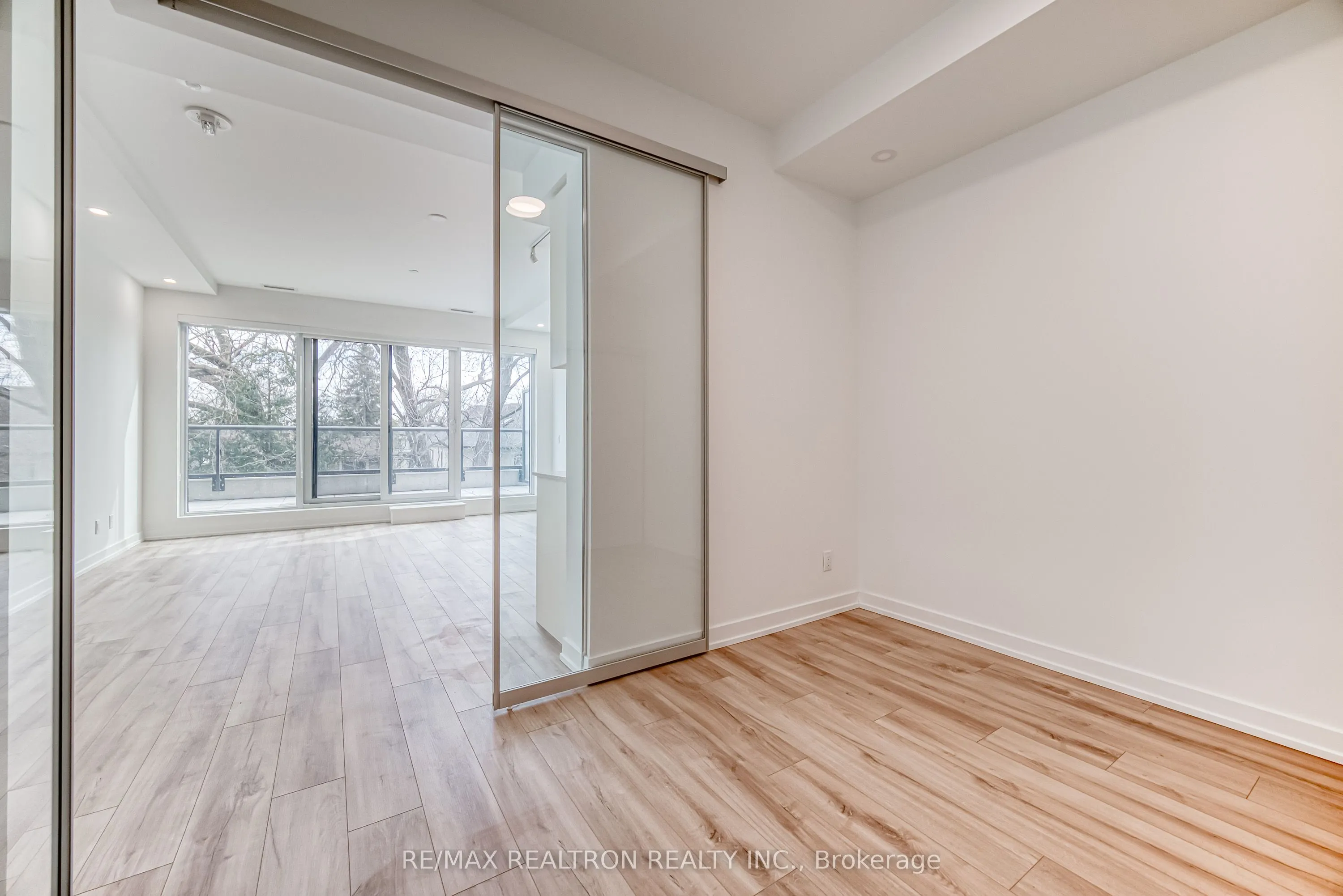 181 Sheppard Avenue E #211