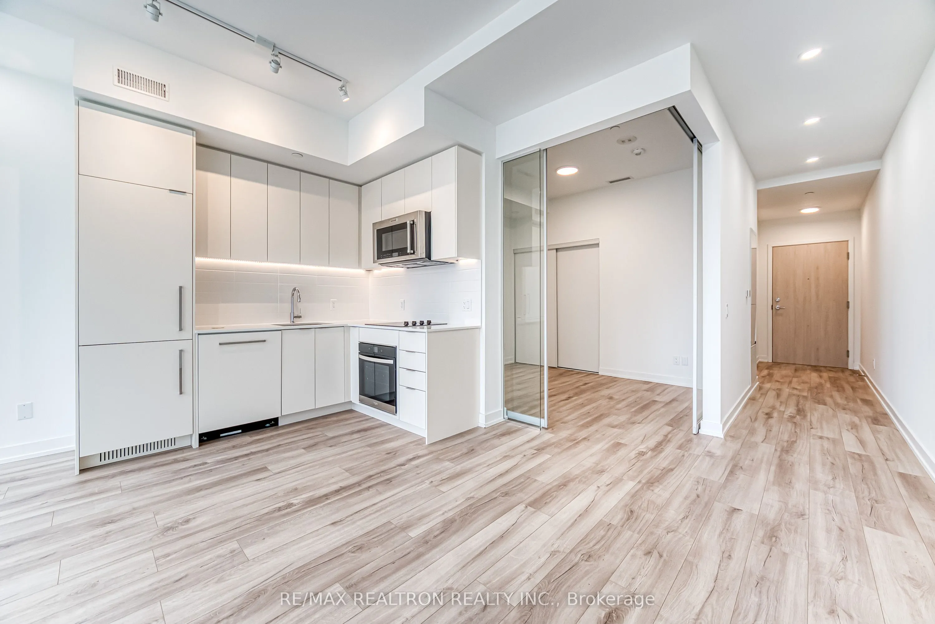 181 Sheppard Avenue E #211