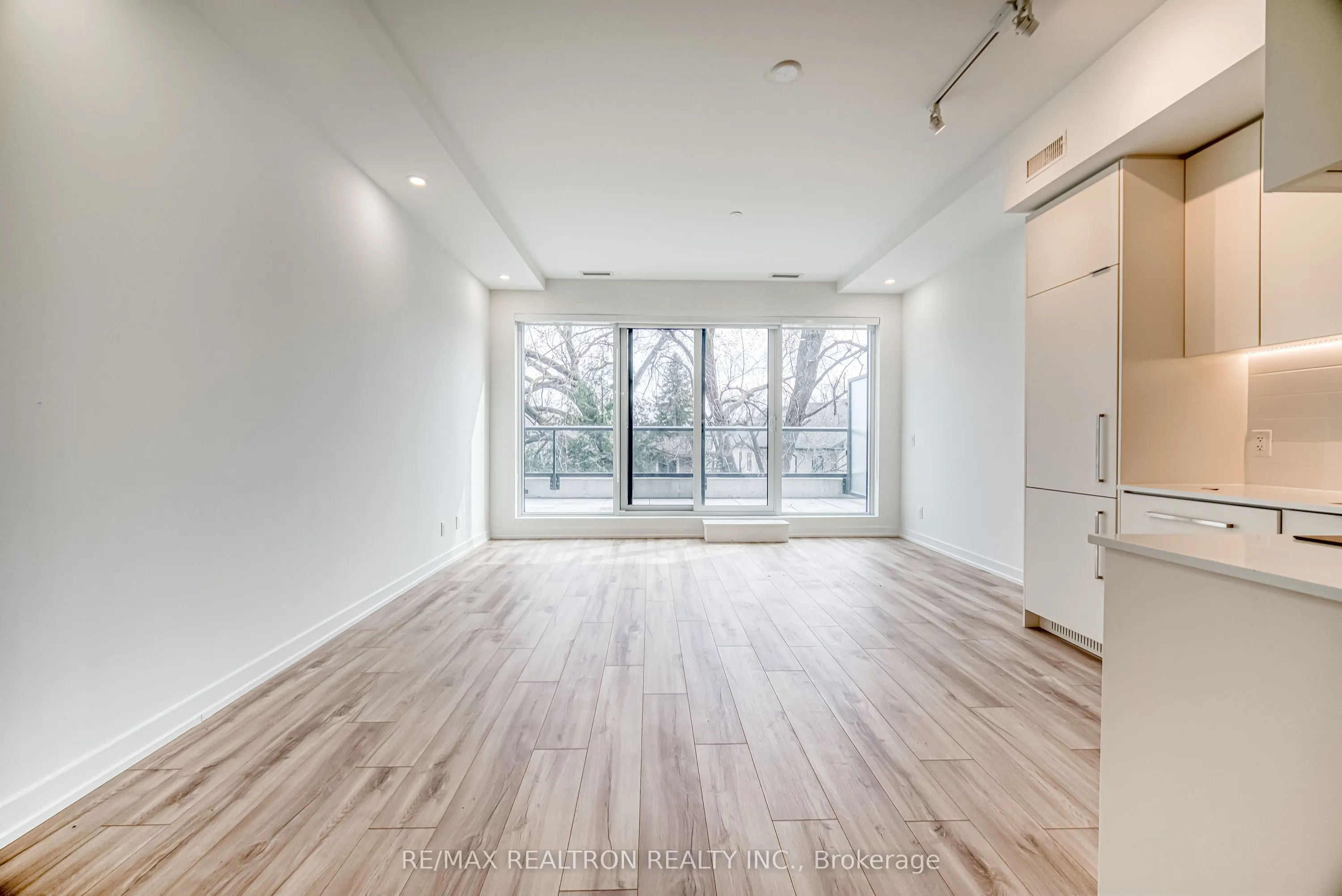181 Sheppard Avenue E #211