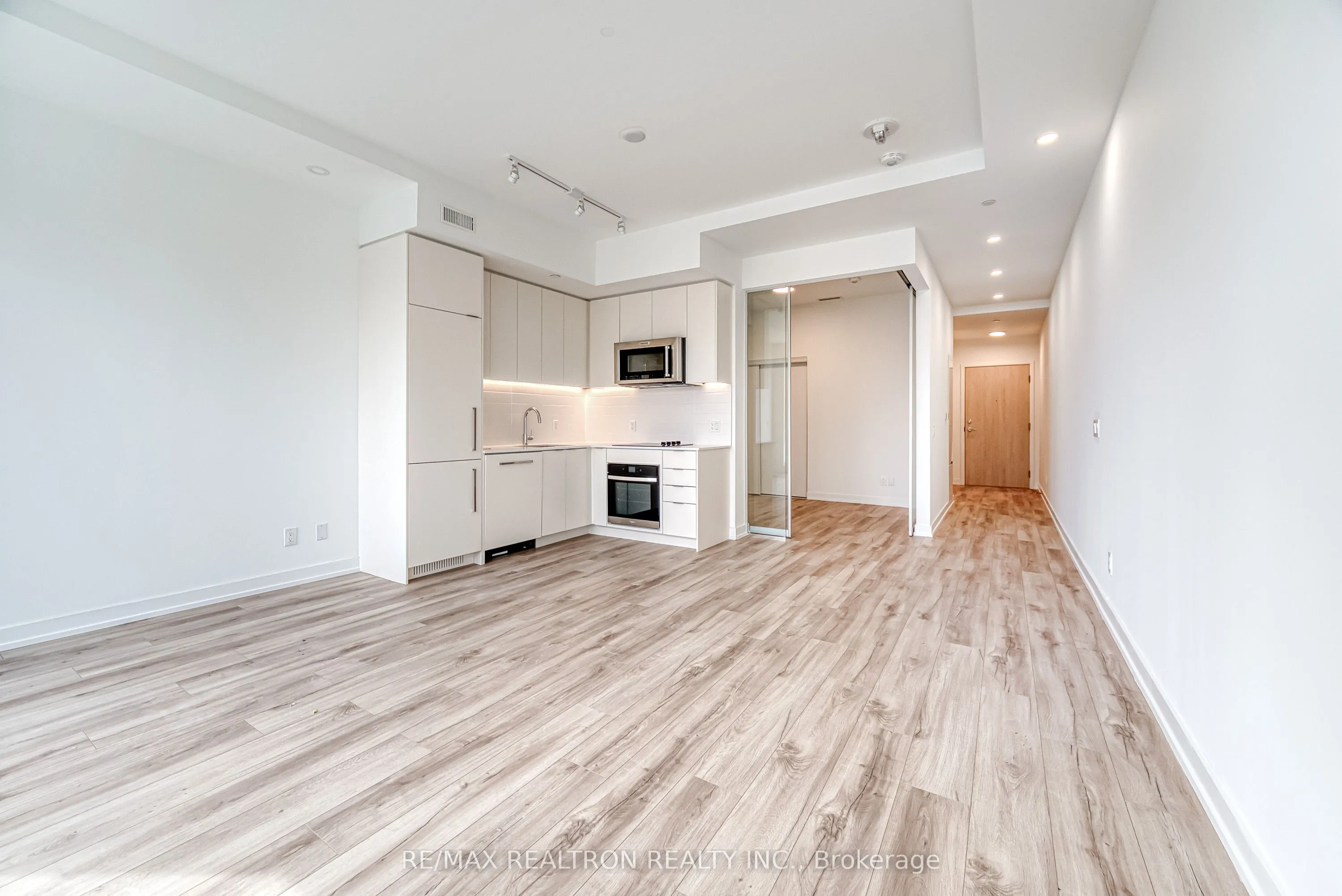 181 Sheppard Avenue E #211