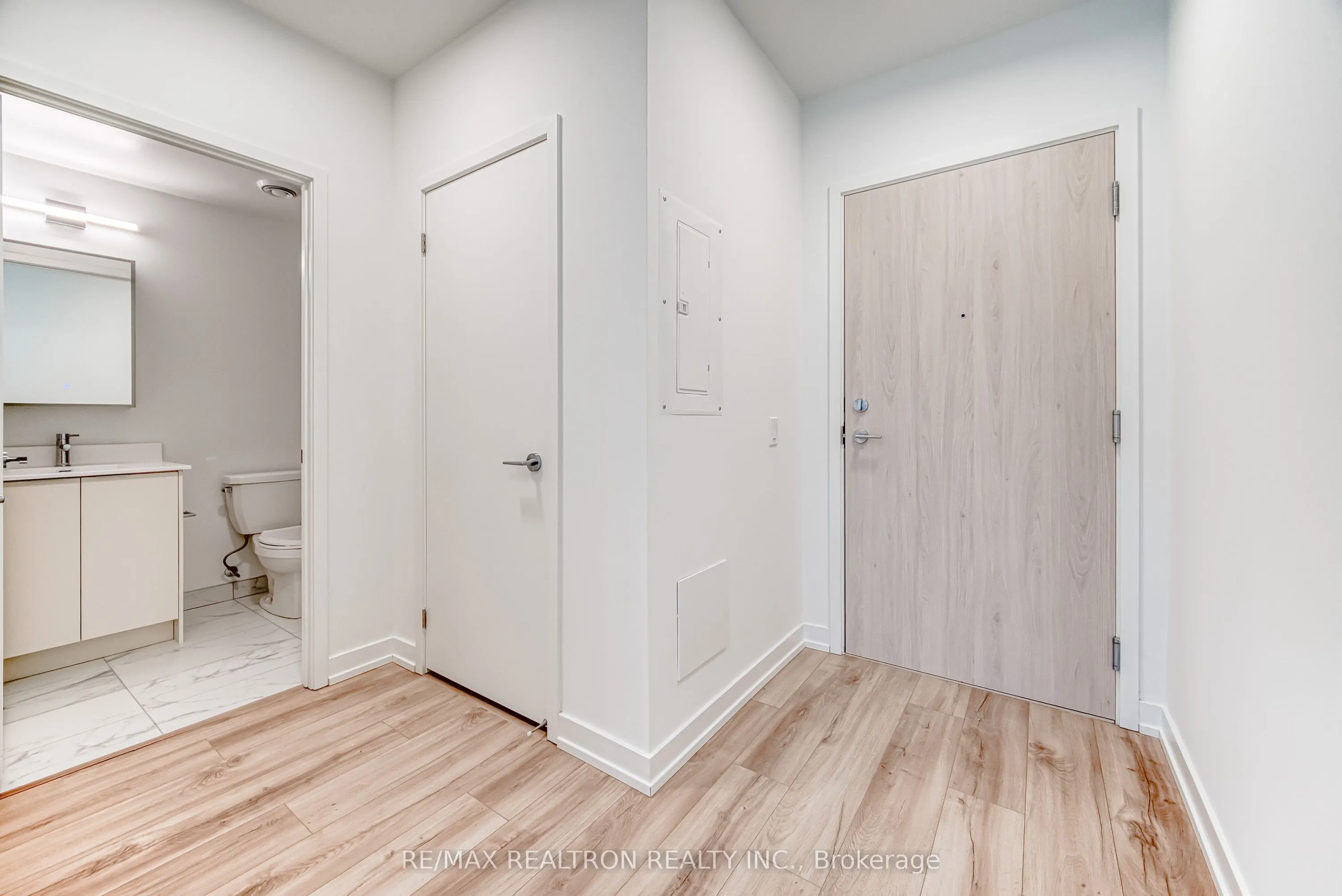 181 Sheppard Avenue E #211