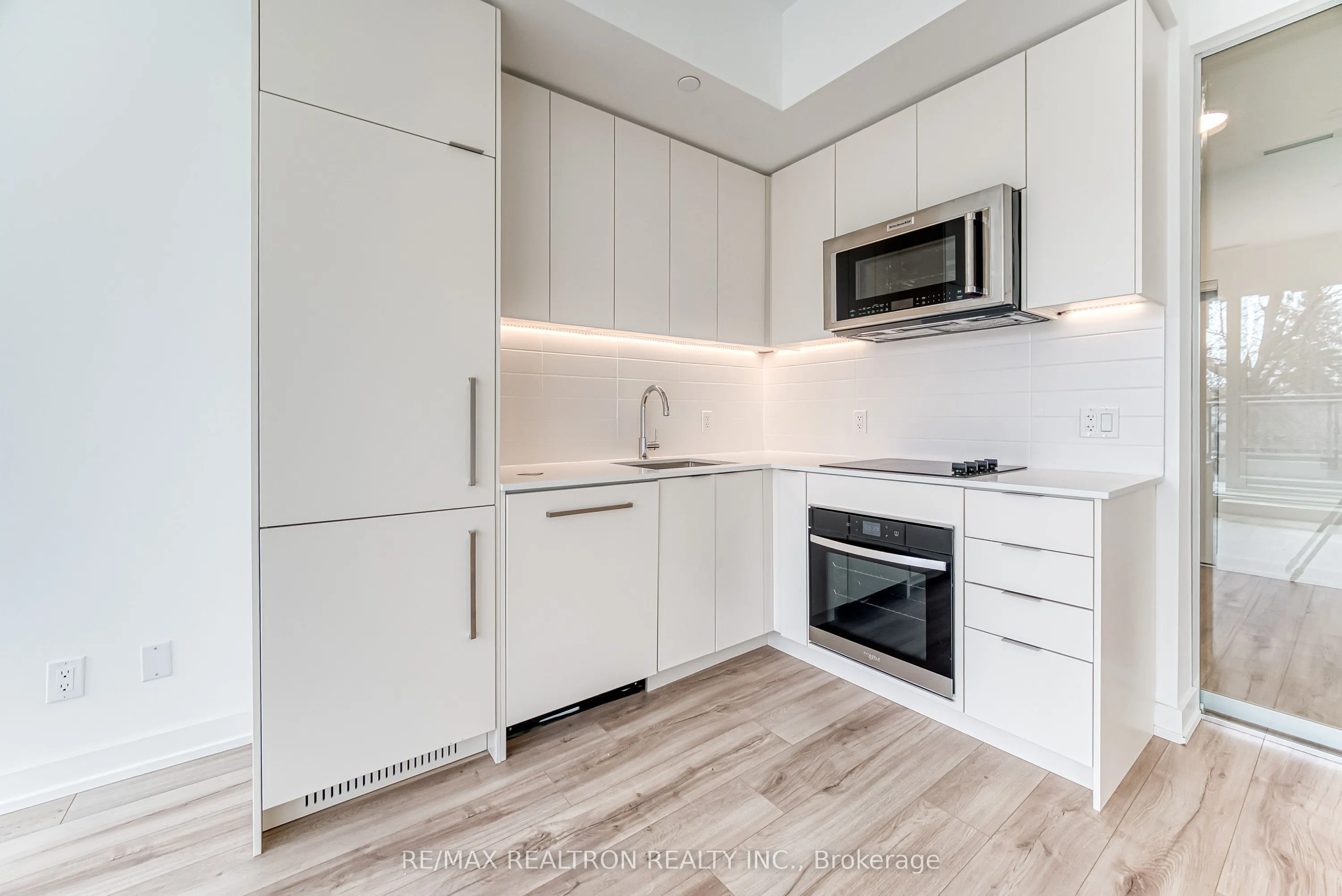 181 Sheppard Avenue E #211