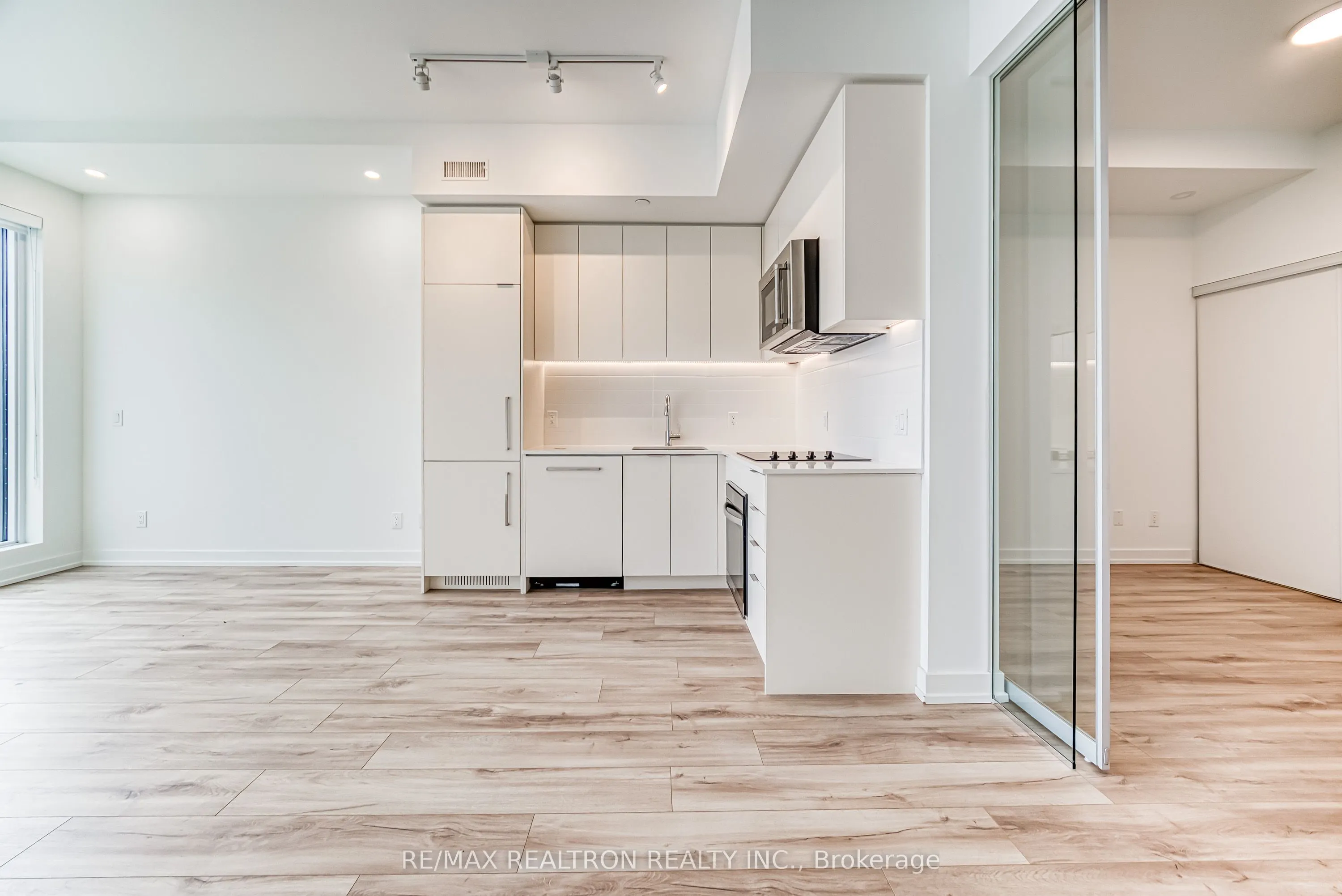 181 Sheppard Avenue E #211