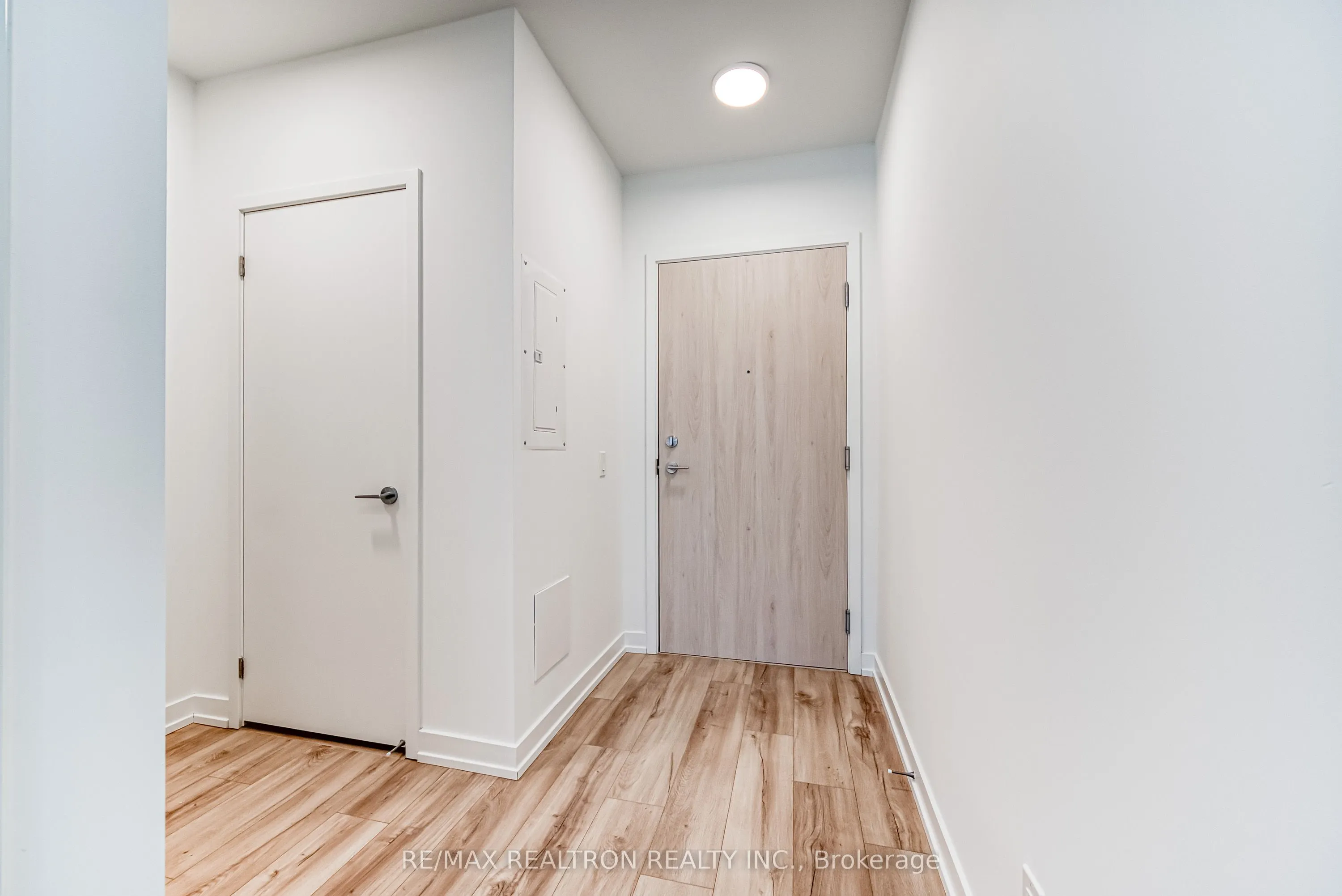 181 Sheppard Avenue E #211