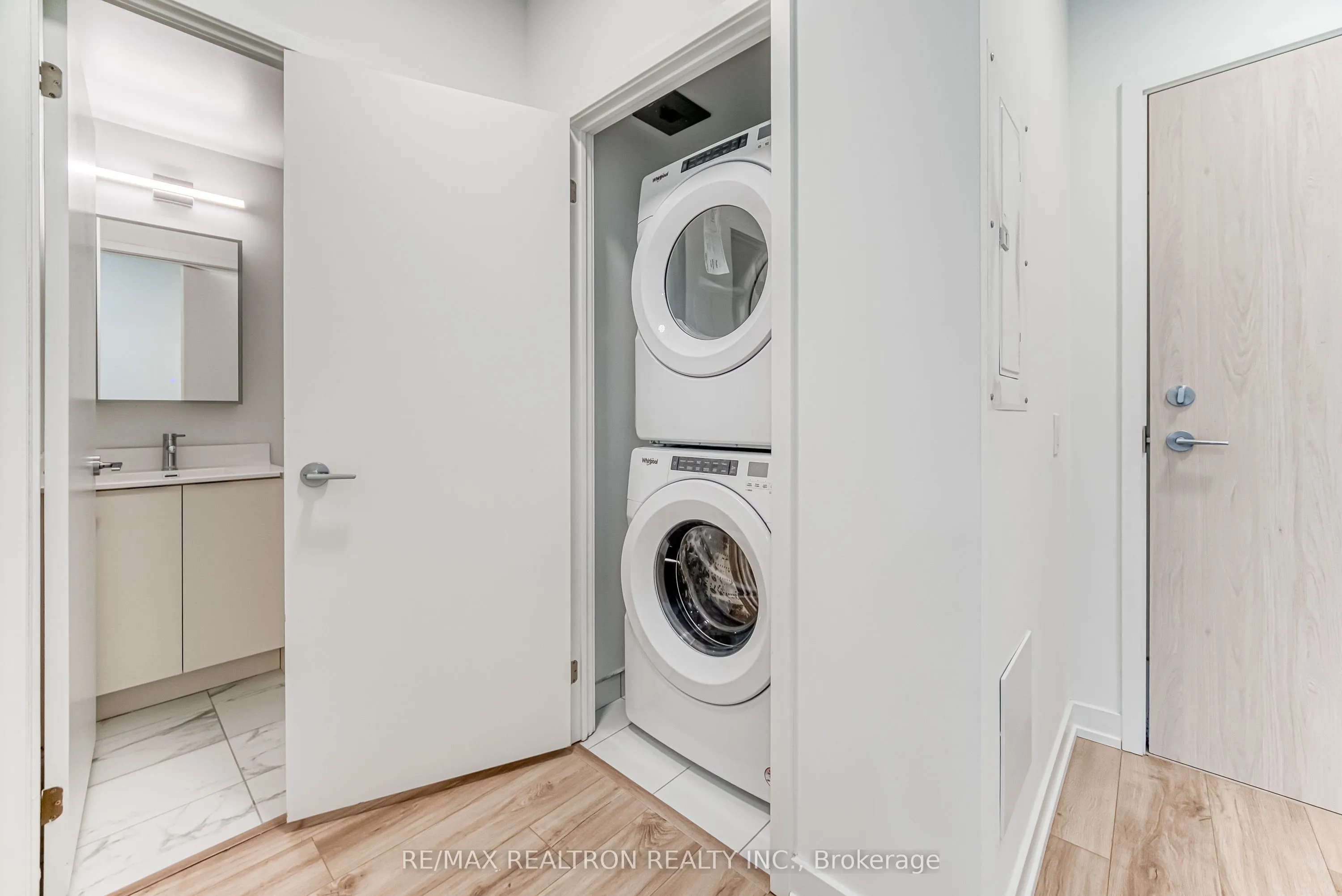 181 Sheppard Avenue E #211