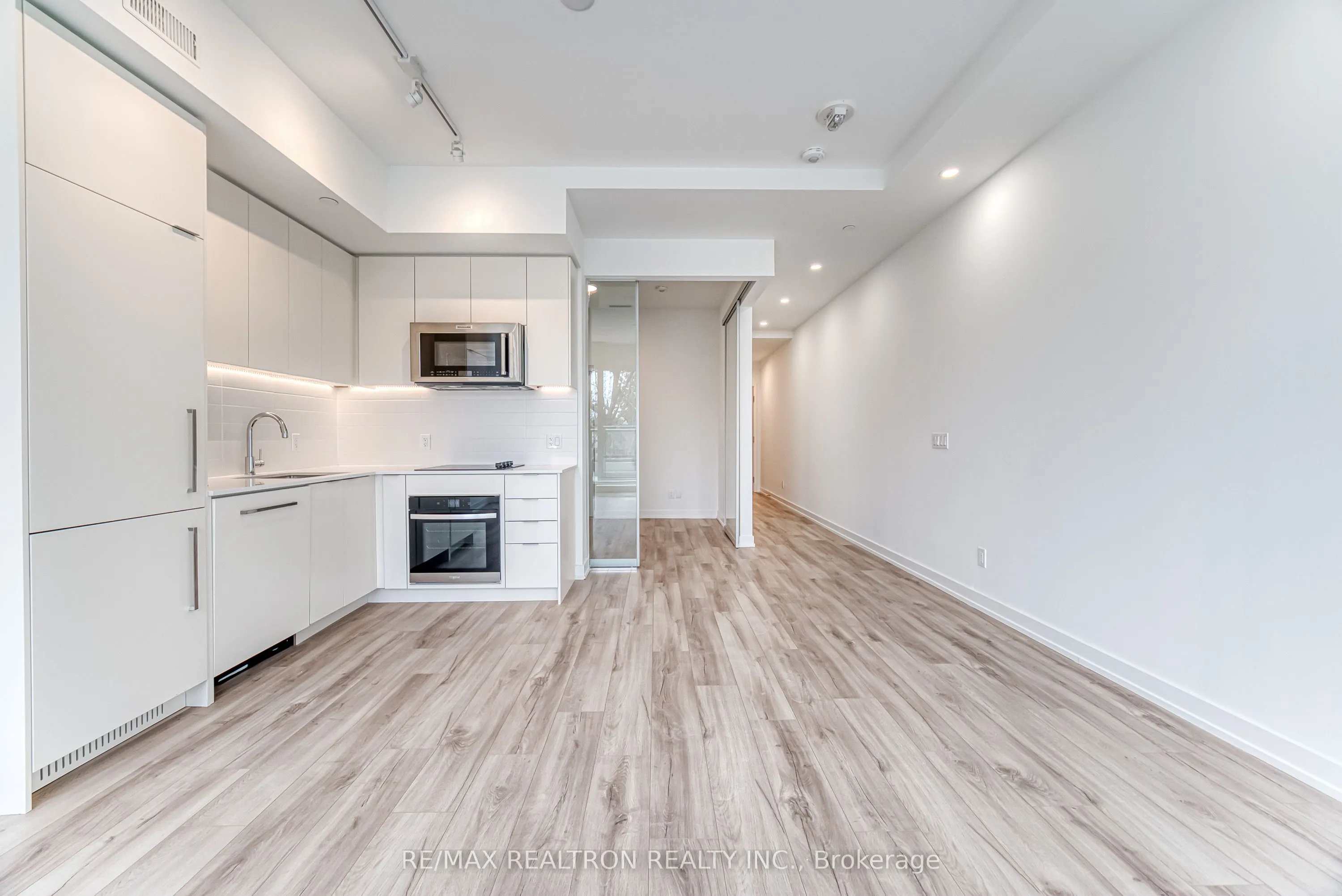 181 Sheppard Avenue E #211