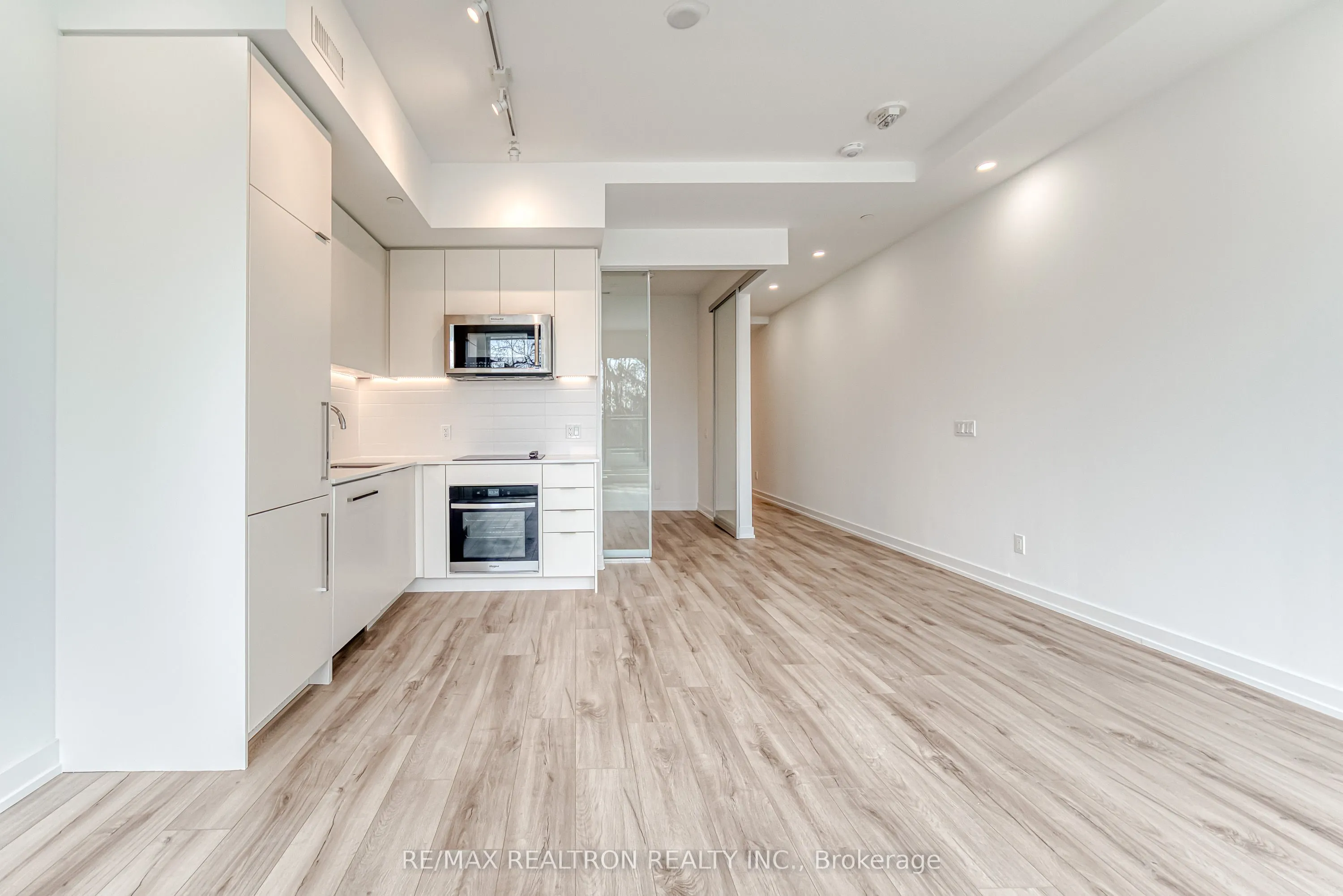 181 Sheppard Avenue E #211