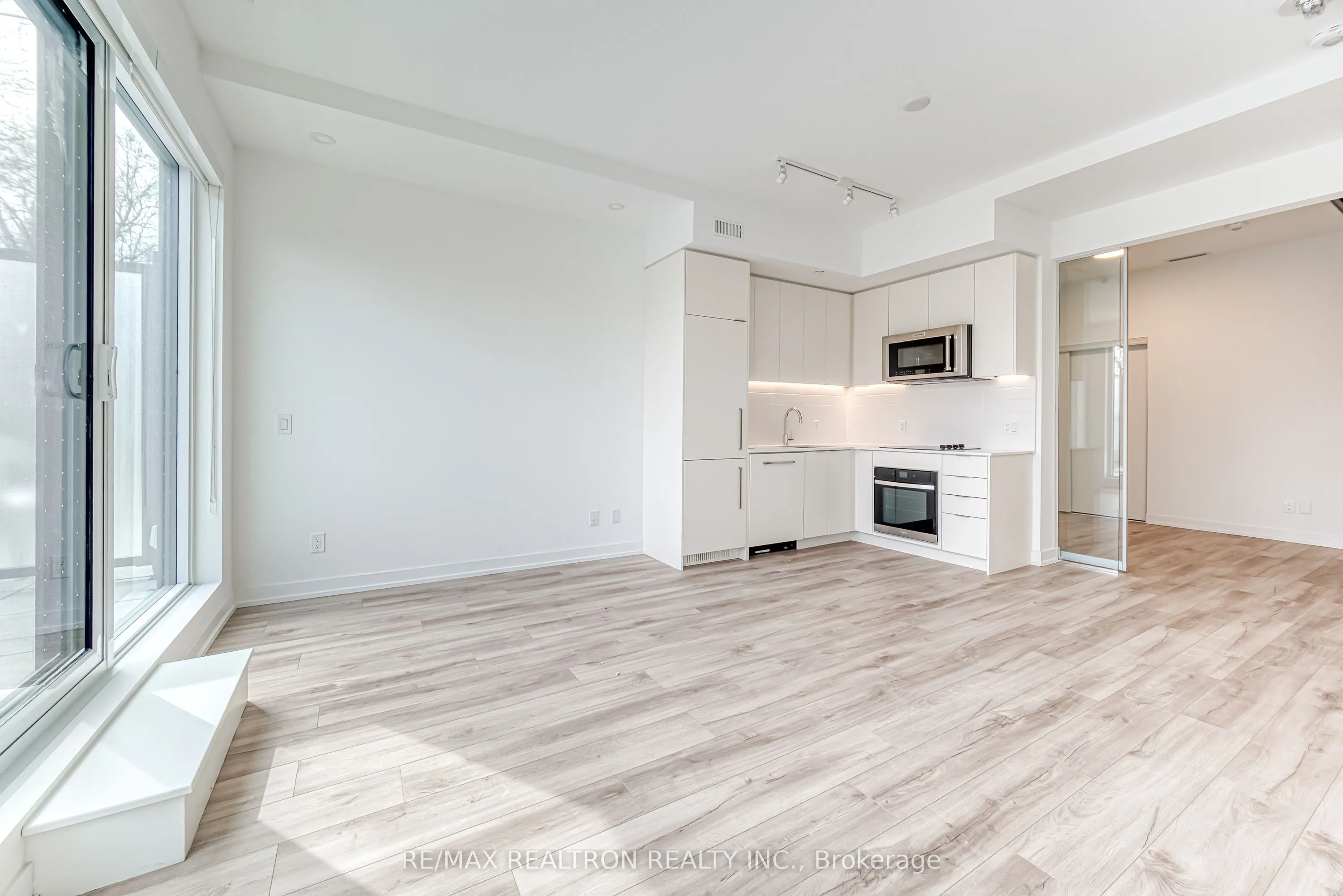 181 Sheppard Avenue E #211