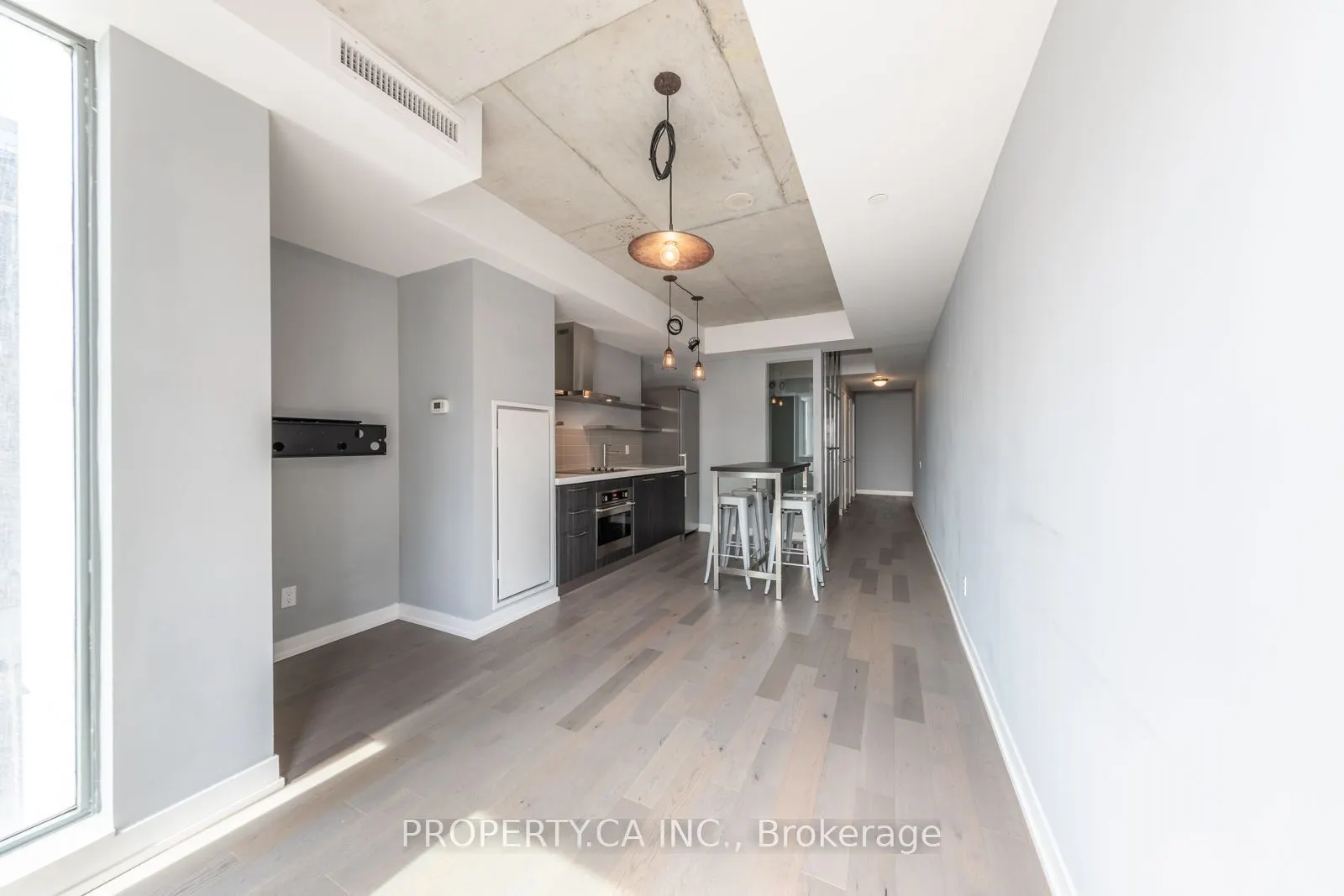 560 King Street W, #425