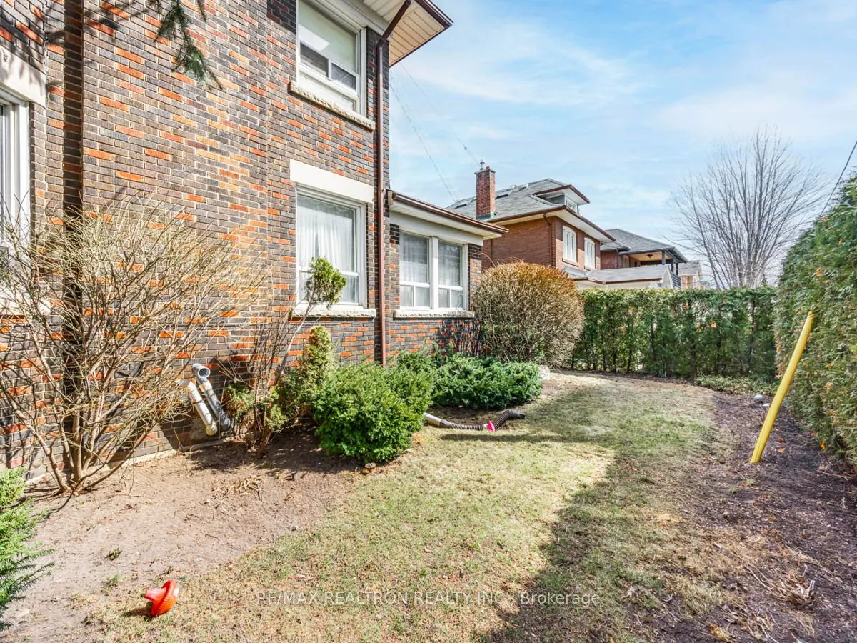 25 Robina Avenue