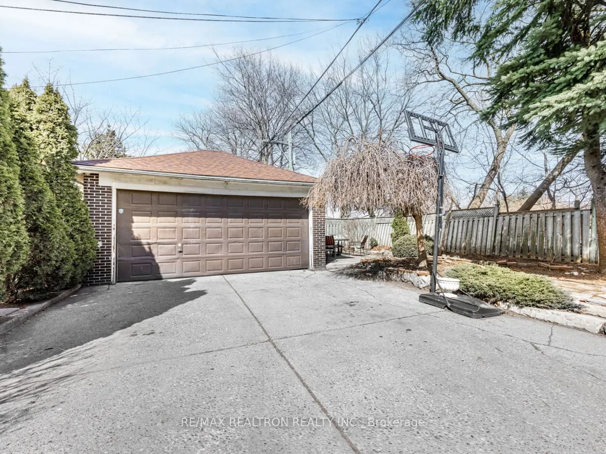 25 Robina Avenue