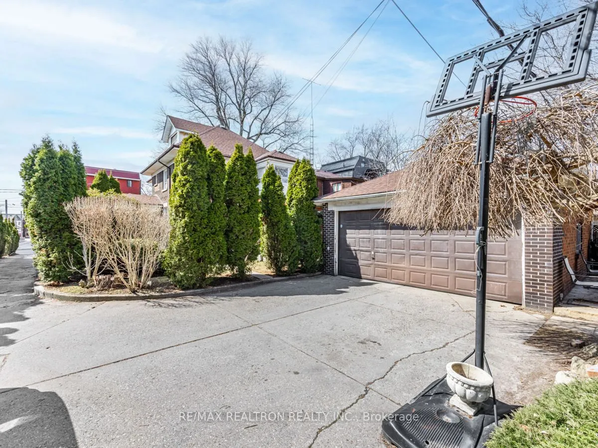 25 Robina Avenue