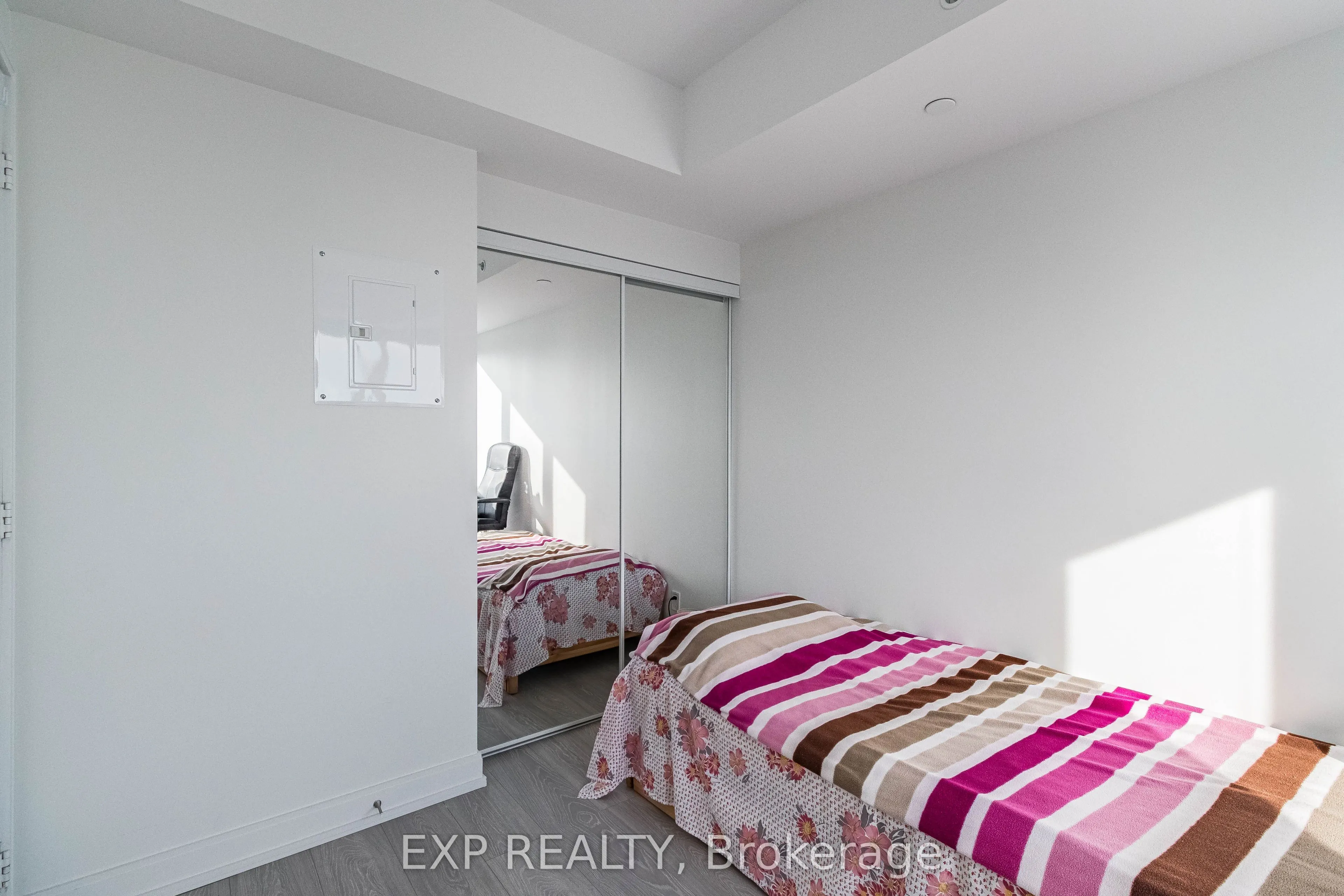 181 Dundas Street E, #5207