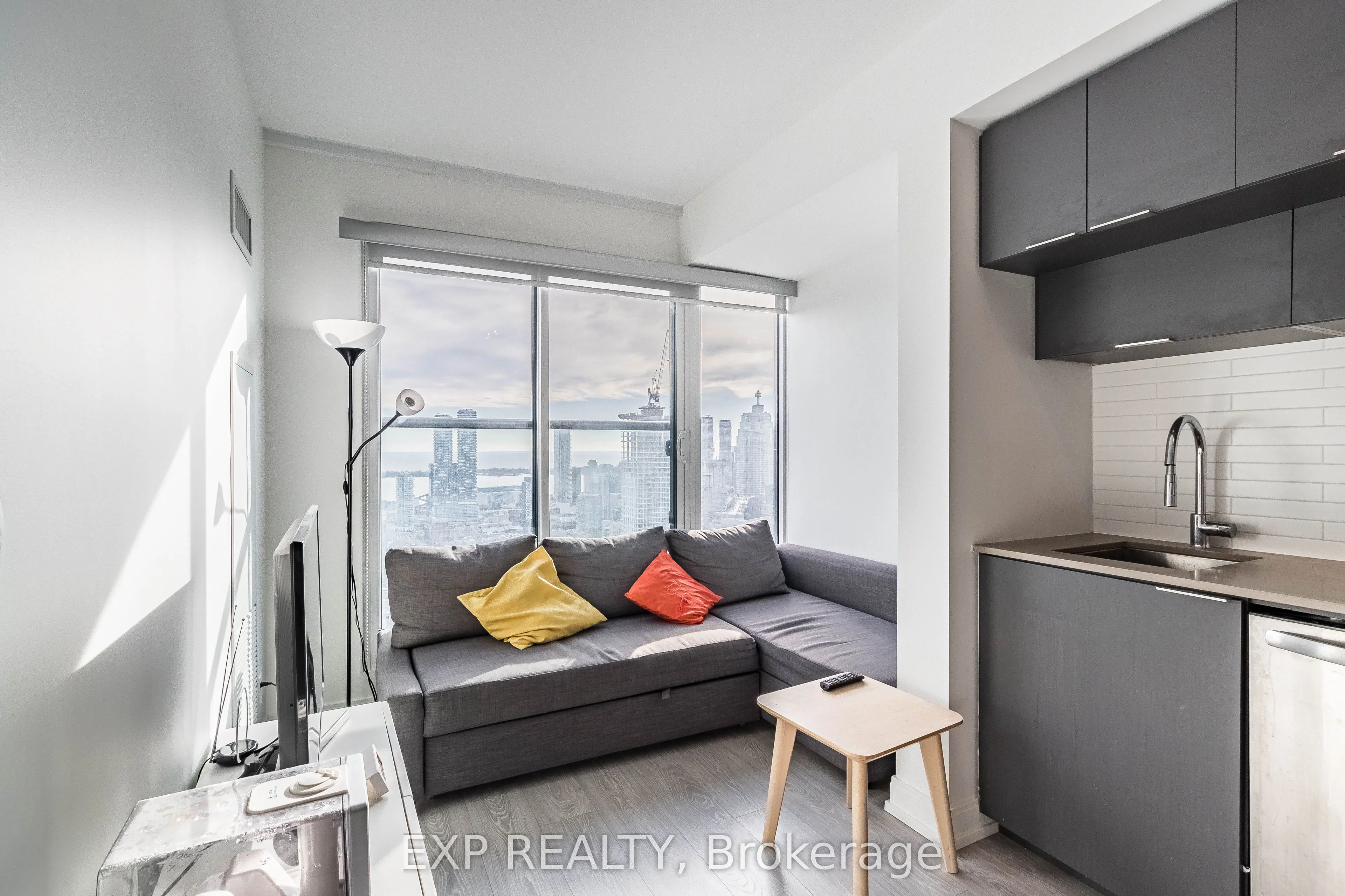 181 Dundas Street E, #5207