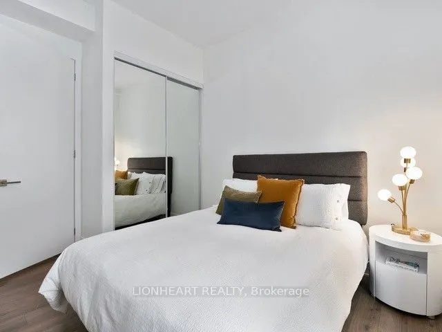 111 St Clair Avenue W, #605
