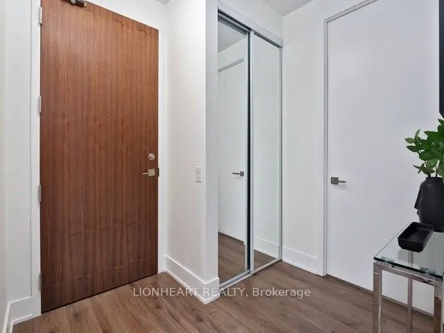 111 St Clair Avenue W, #605