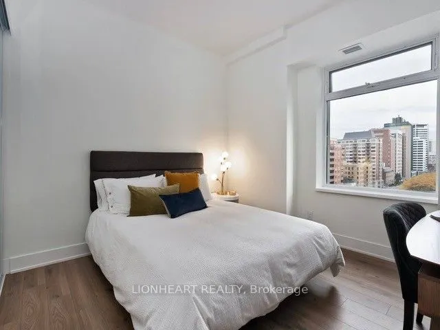 111 St Clair Avenue W, #605