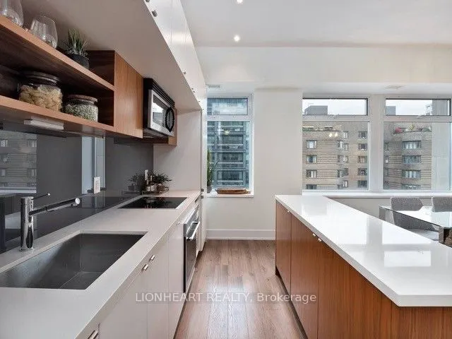 111 St Clair Avenue W, #605