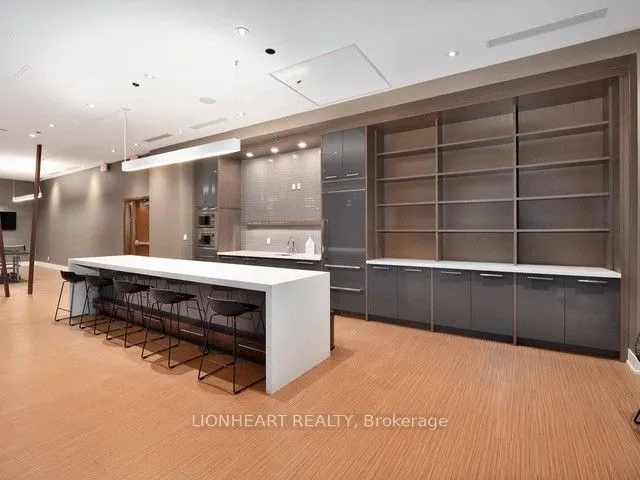 111 St Clair Avenue W, #605
