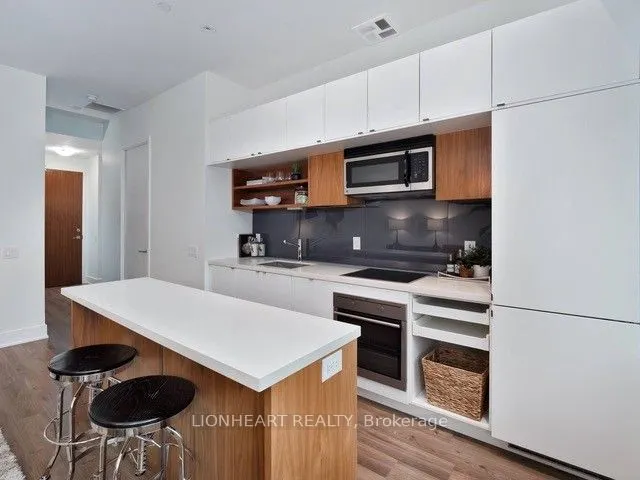 111 St Clair Avenue W, #605