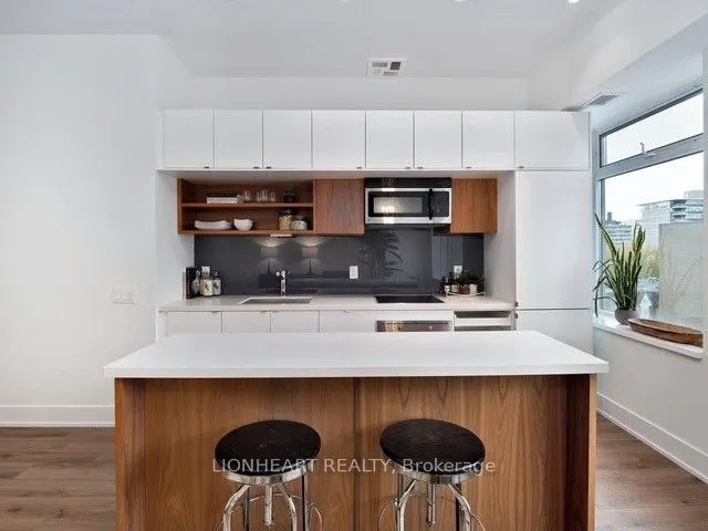 111 St Clair Avenue W, #605