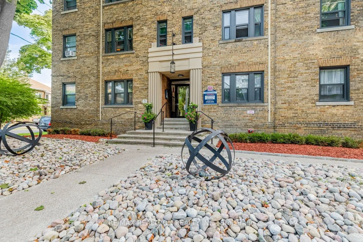 8 Mallory Gardens, #25