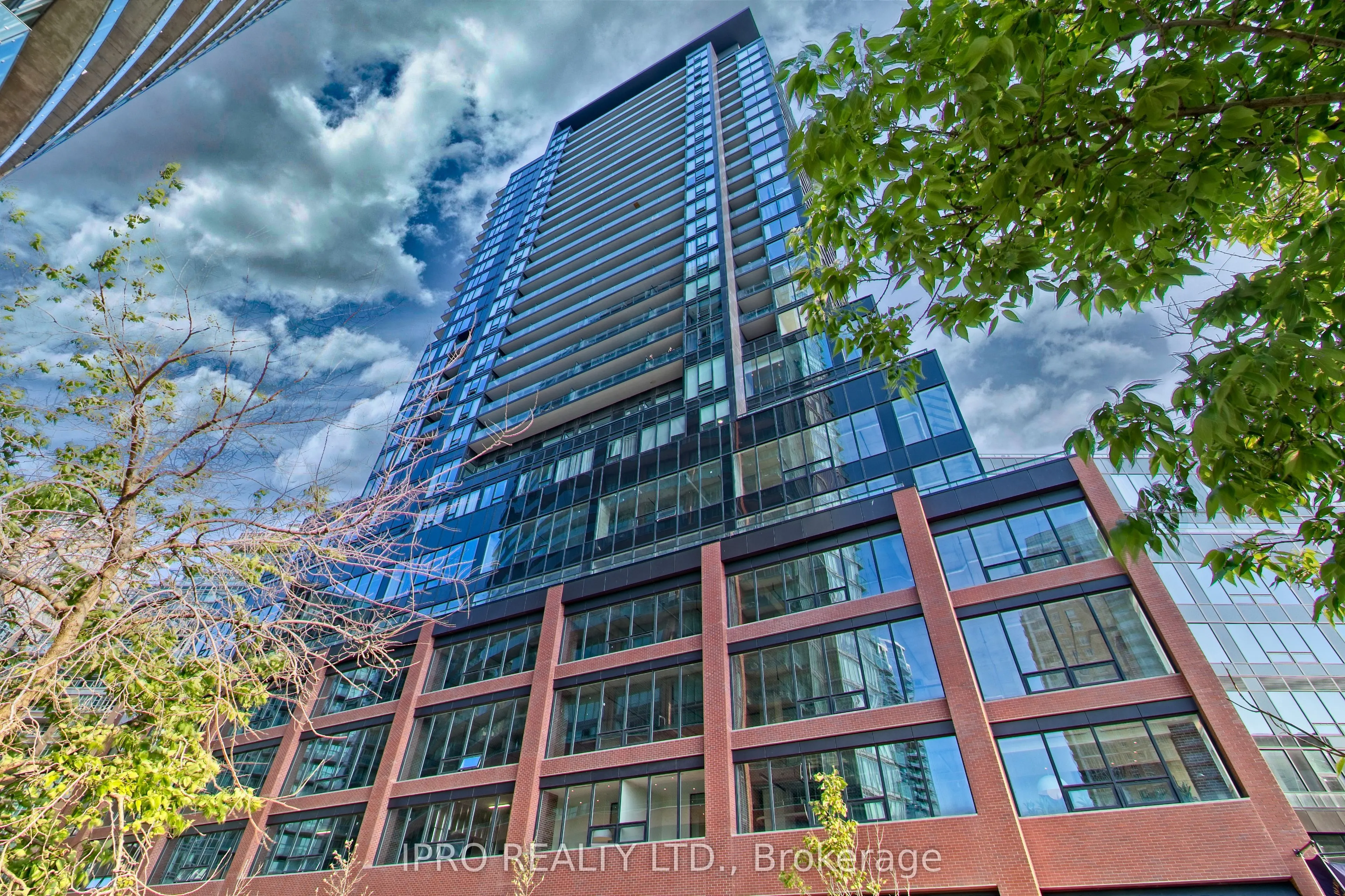 135 East Liberty Street, #806