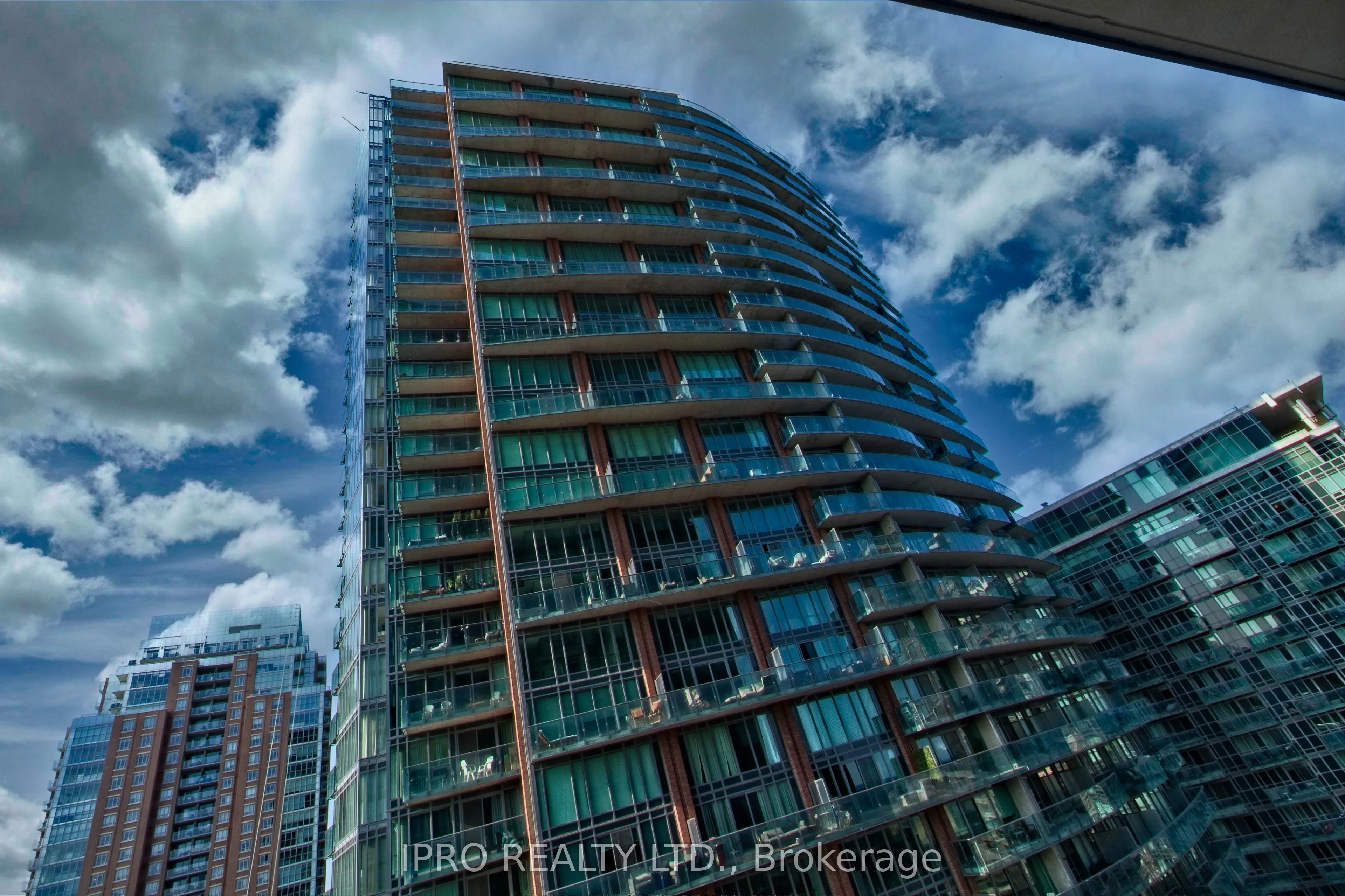 135 East Liberty Street, #806