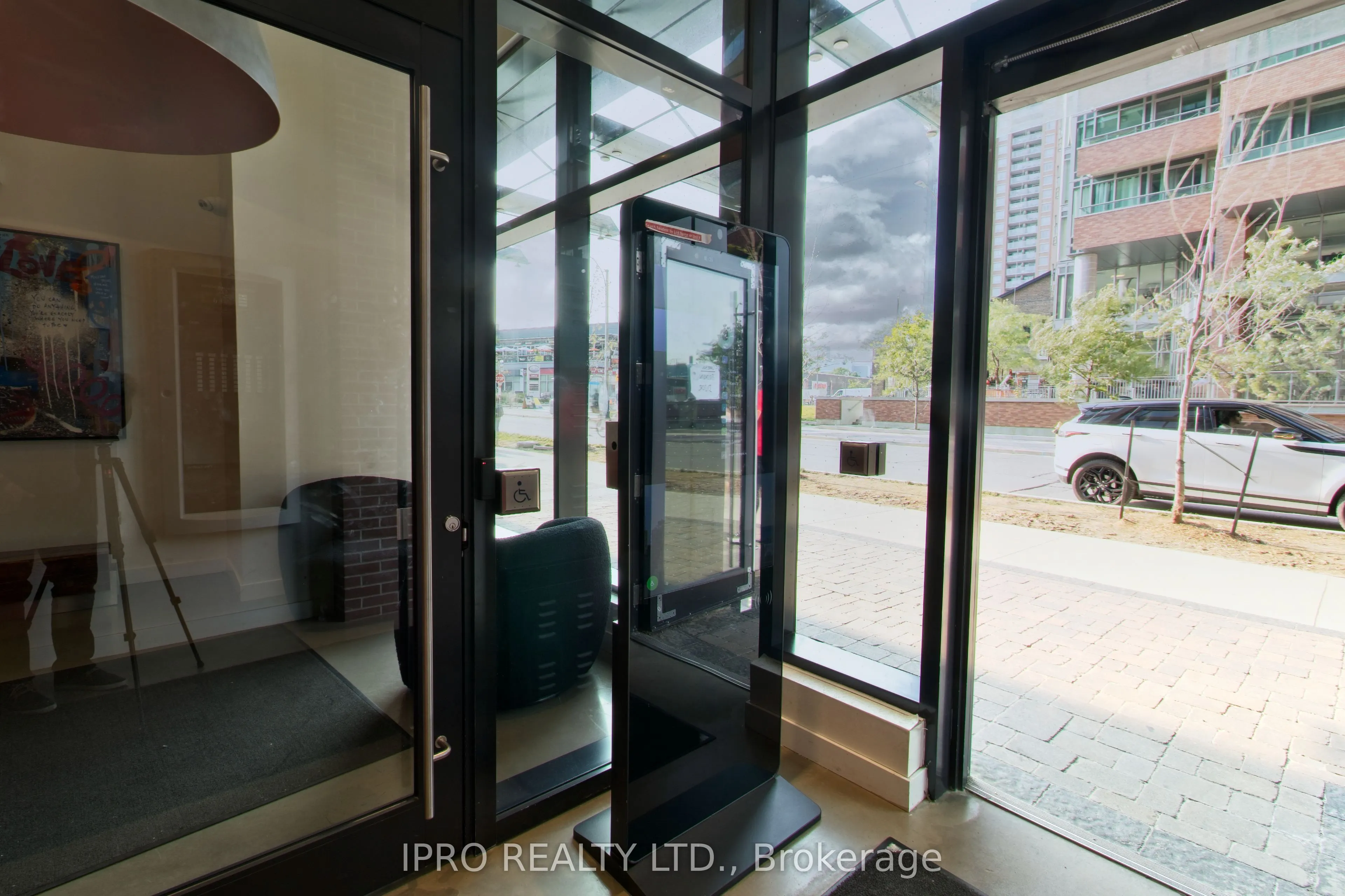 135 East Liberty Street, #806