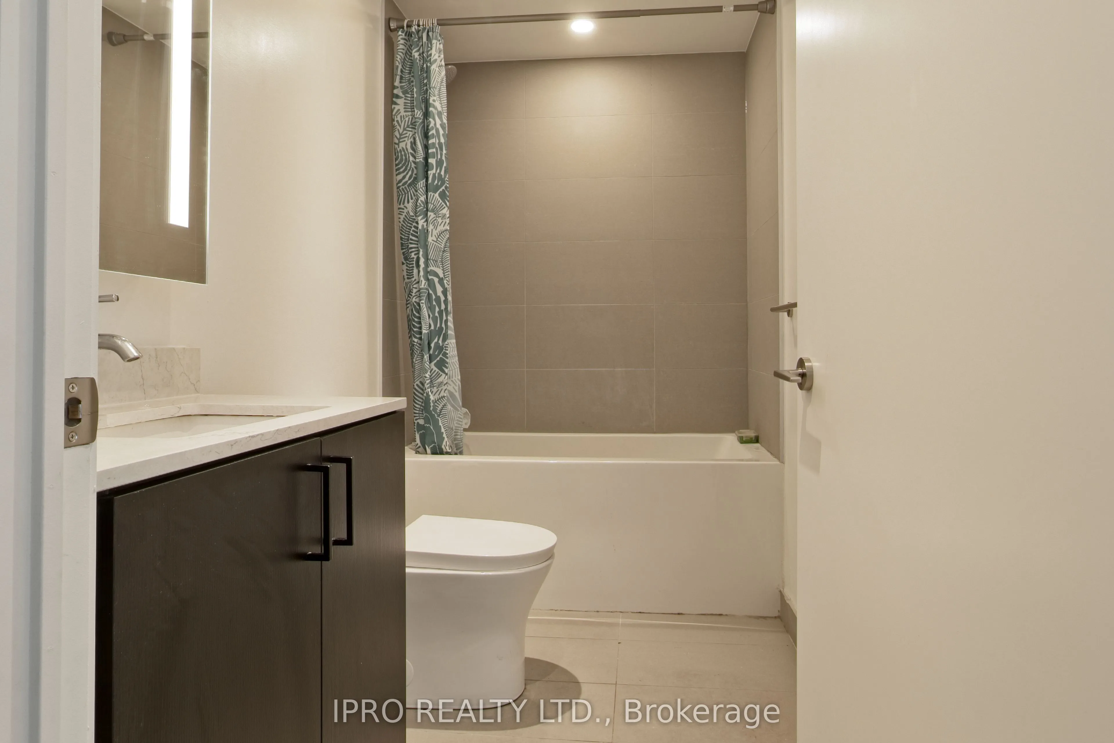 135 East Liberty Street, #806