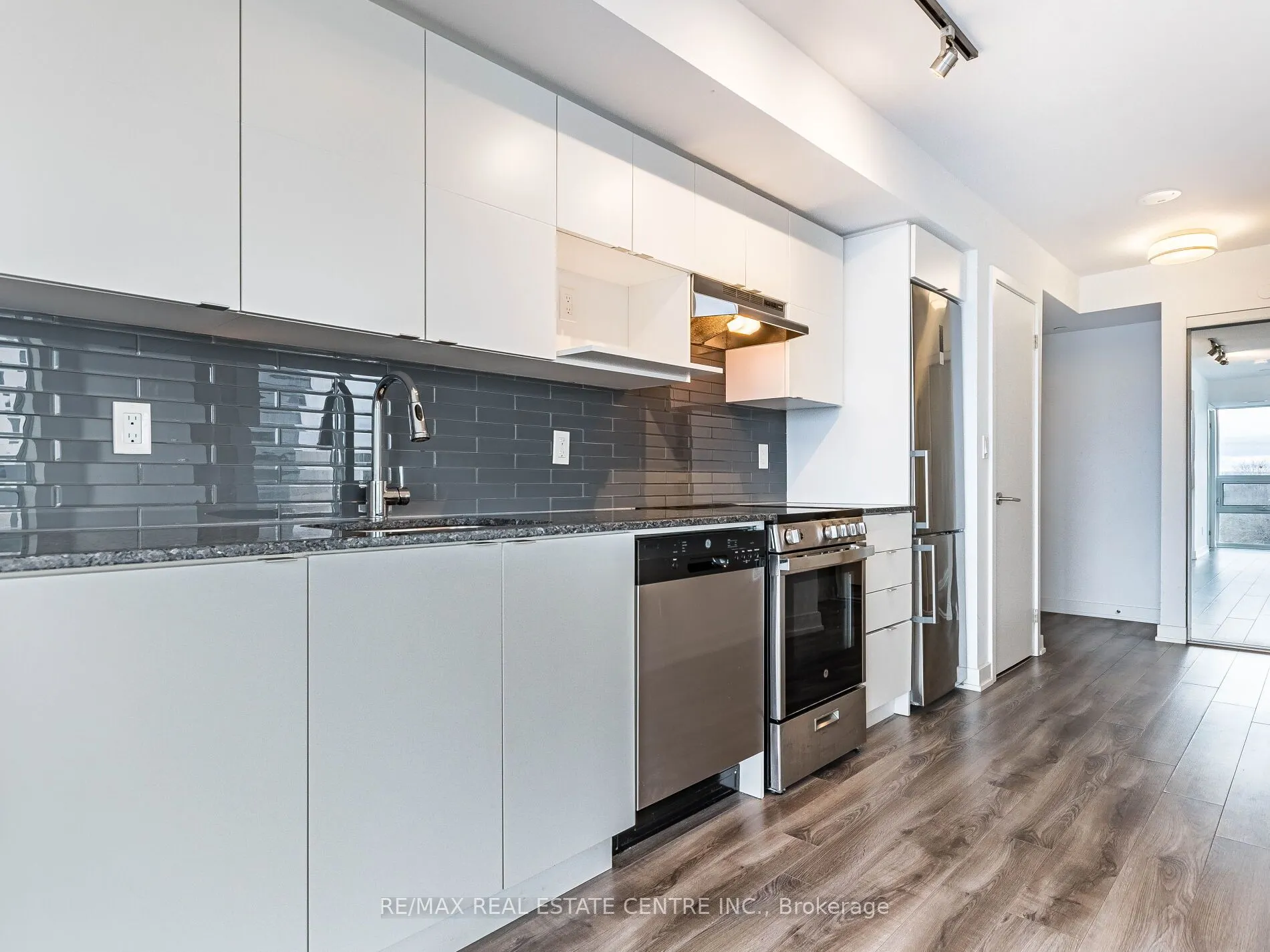 120 Varna Drive, #605