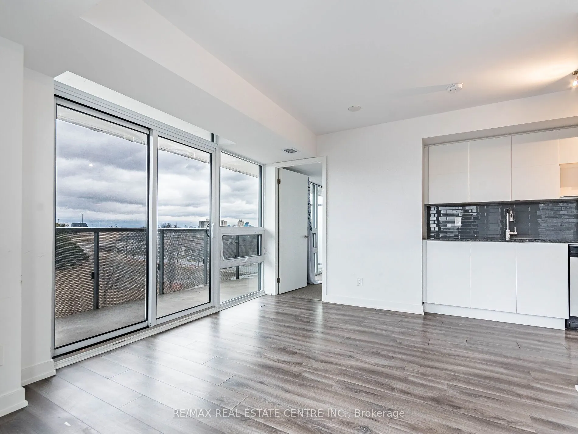 120 Varna Drive, #605