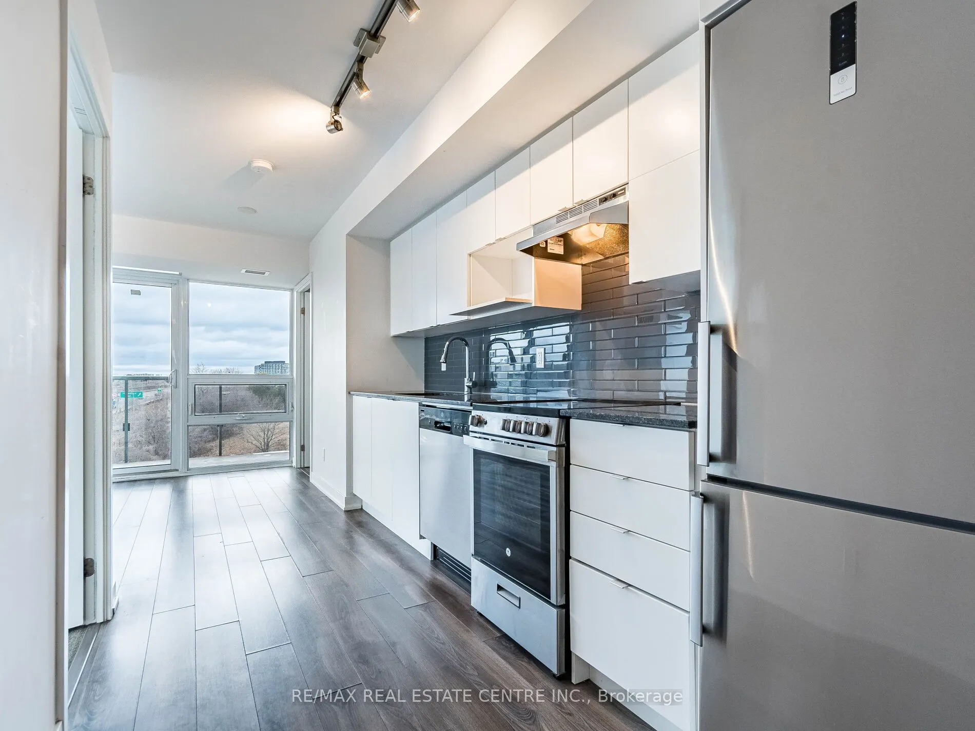120 Varna Drive, #605