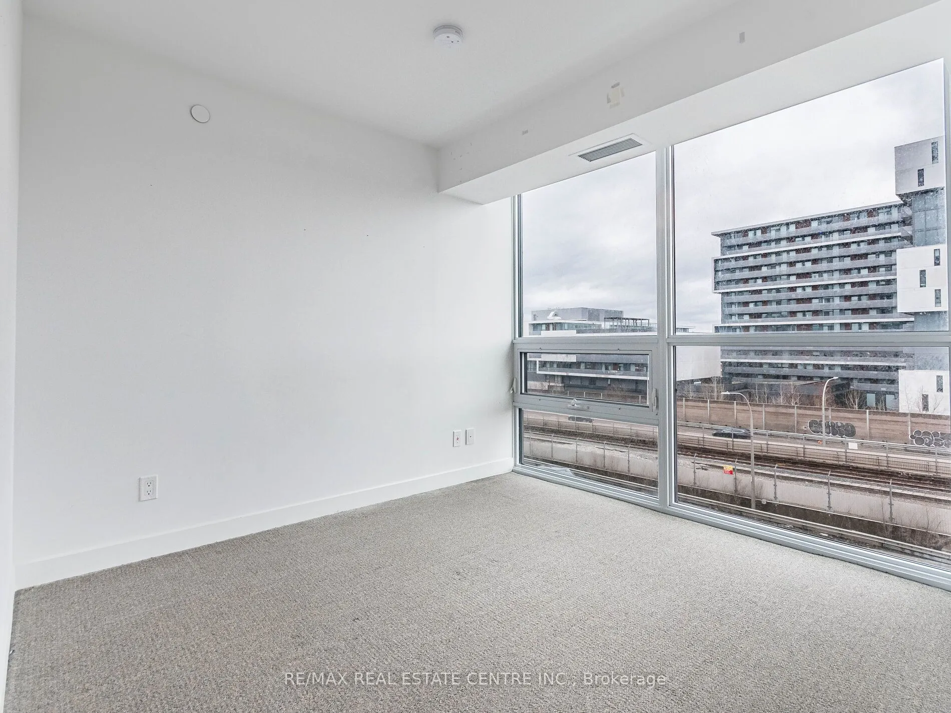 120 Varna Drive, #605
