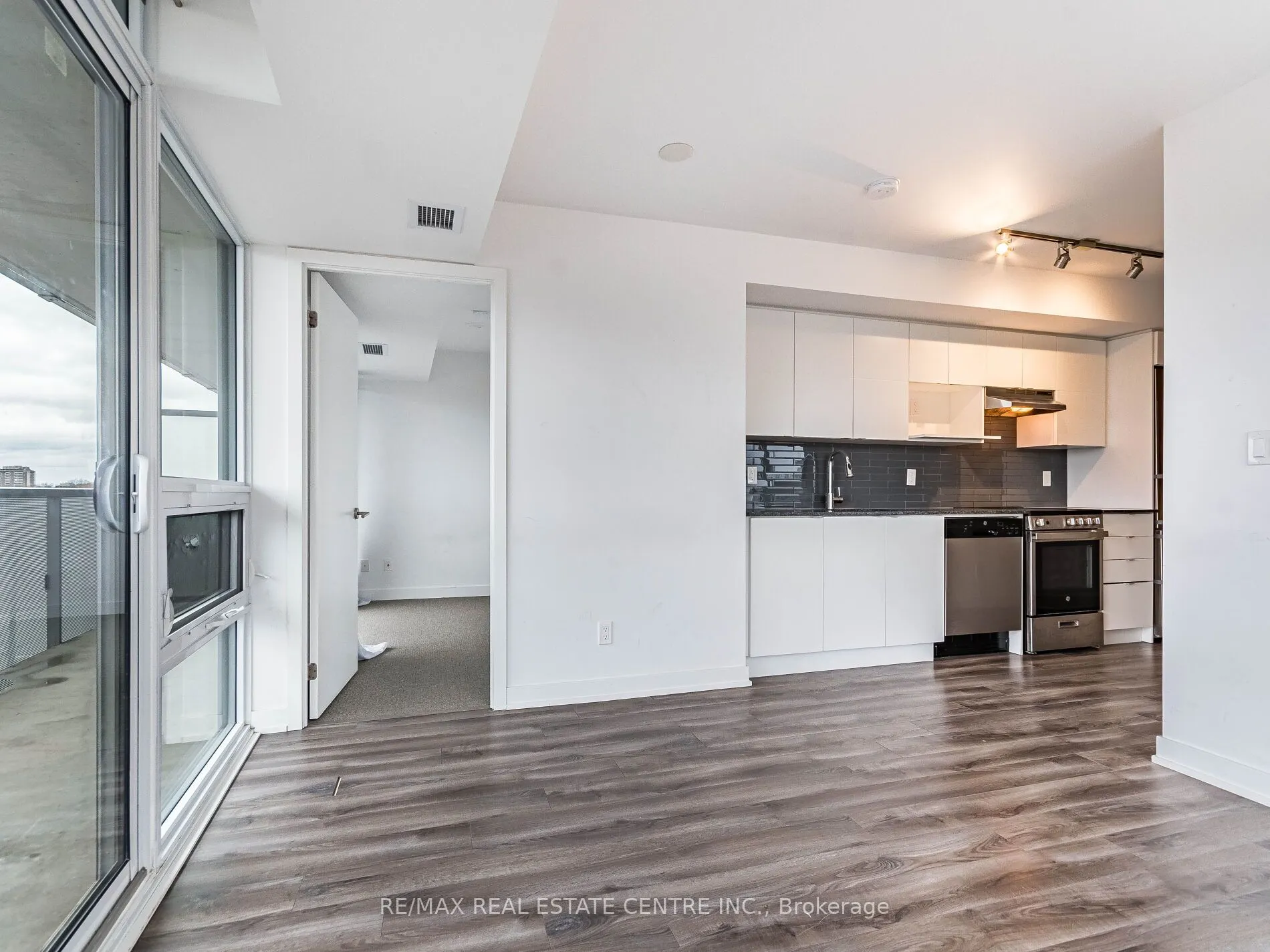 120 Varna Drive, #605