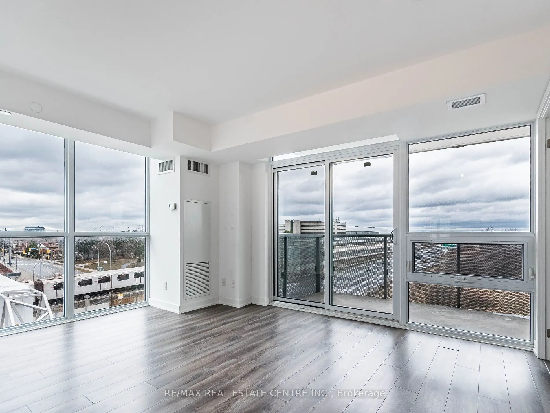 120 Varna Drive, #605